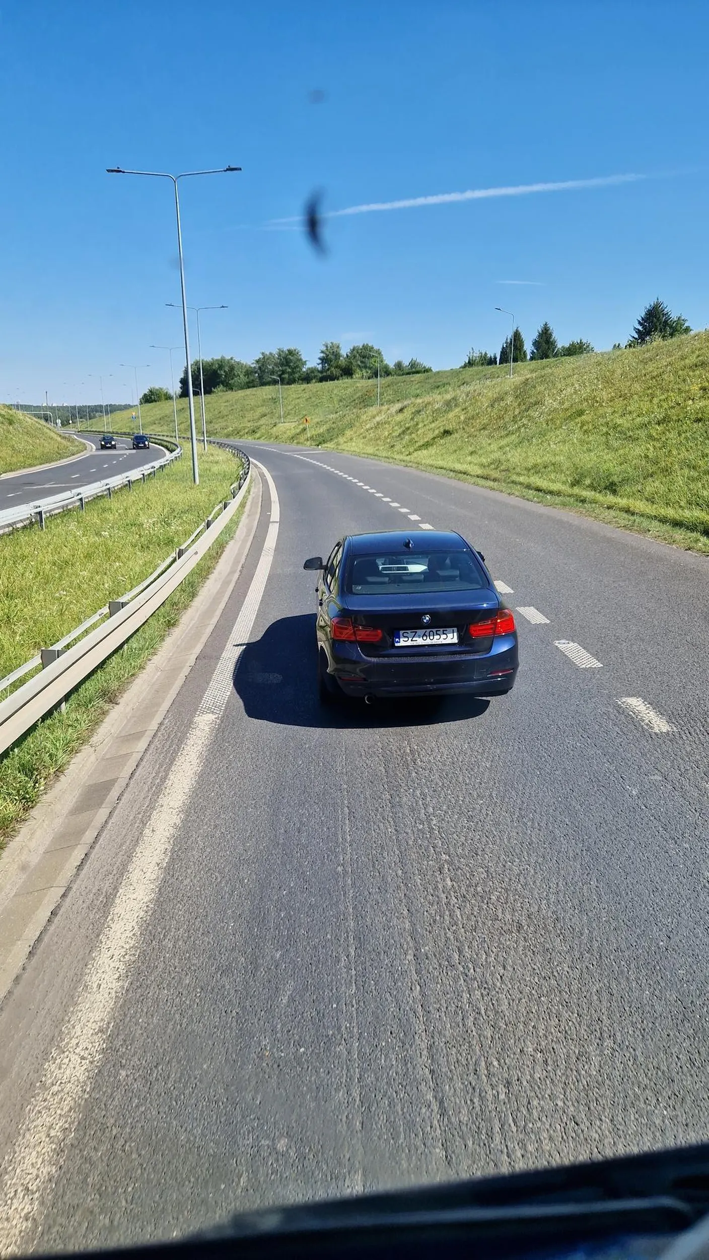 Zajeżdża drogę i hamuje cwaniaczek z małym peniskiem