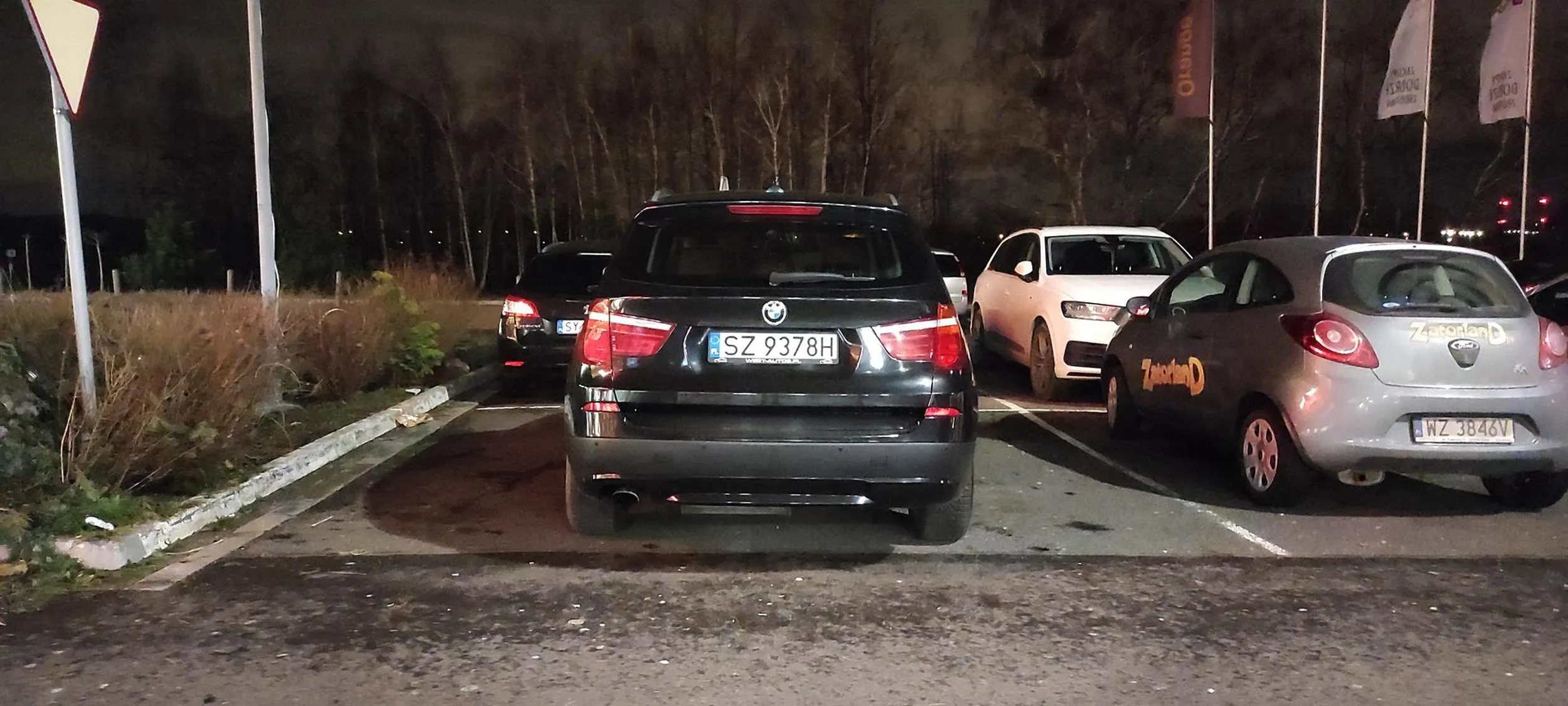 Chyba na siłę chcesz się dowiedzieć ile kosztuje wyciąganie wgniotki, lakierowanie i wymiana najdroższej szyby w tym modelu.