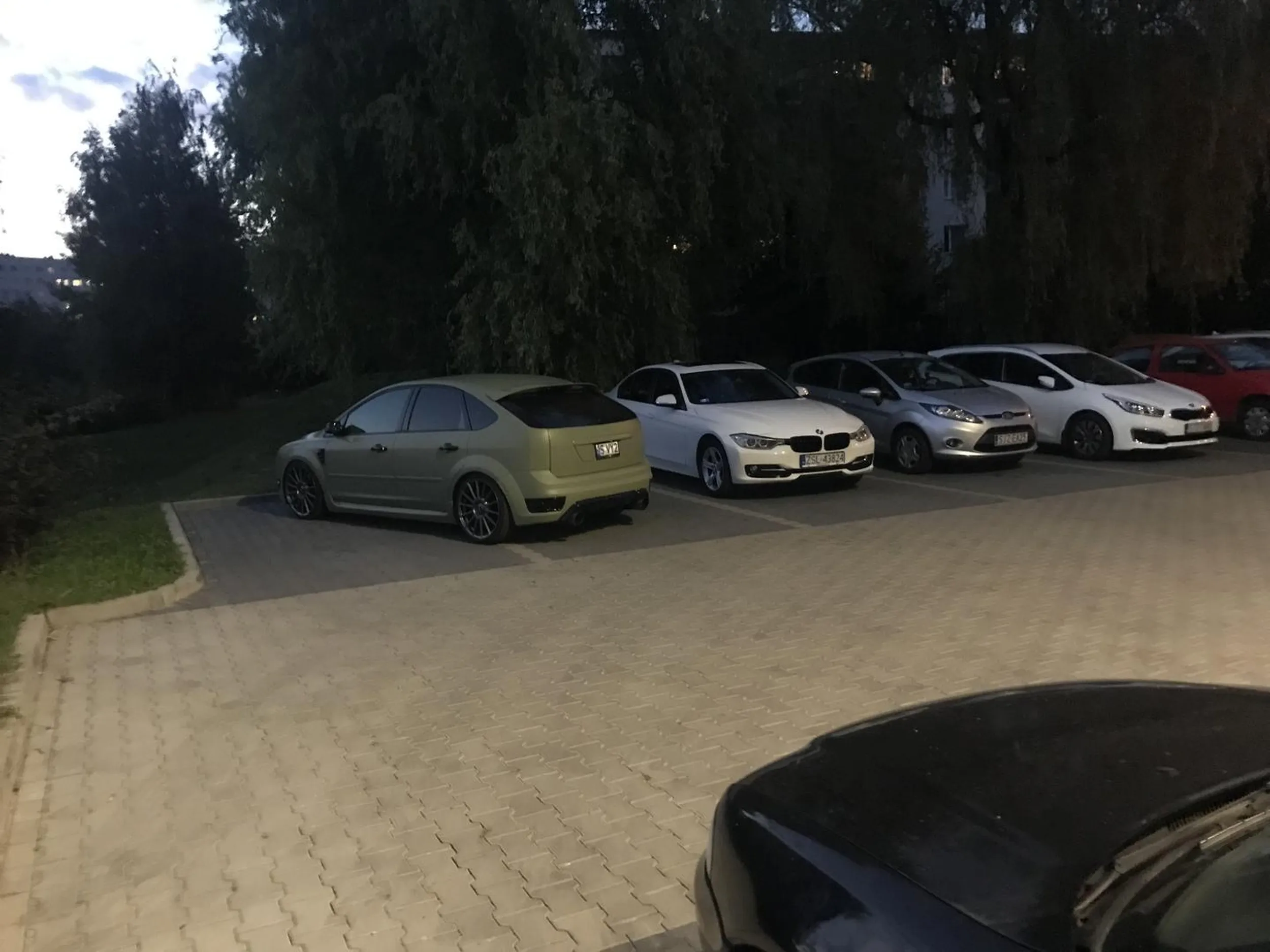 Mistrz parkowania z ulicy Pomorskiej w Jastrzebiu-zdroju ;) nie pozdrawiam!