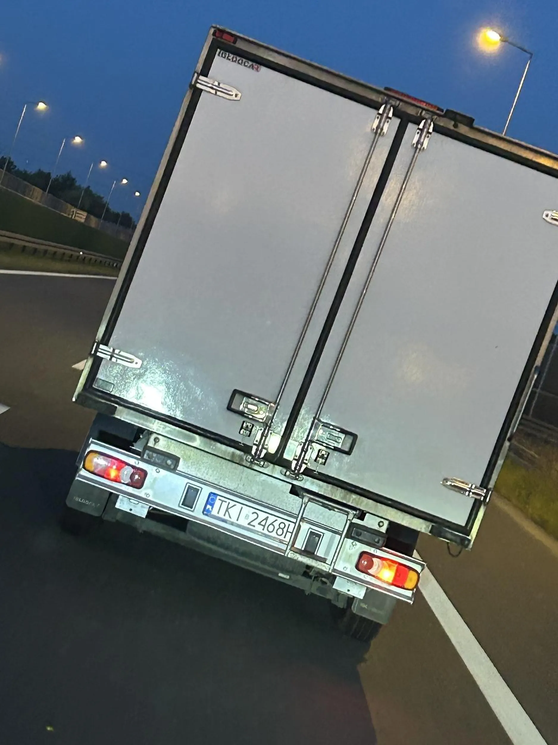 Staremu łysemu chu@owi nie podoba się że ktoś go wyprzedził Szkoda ze matka cię nie połknęła ?