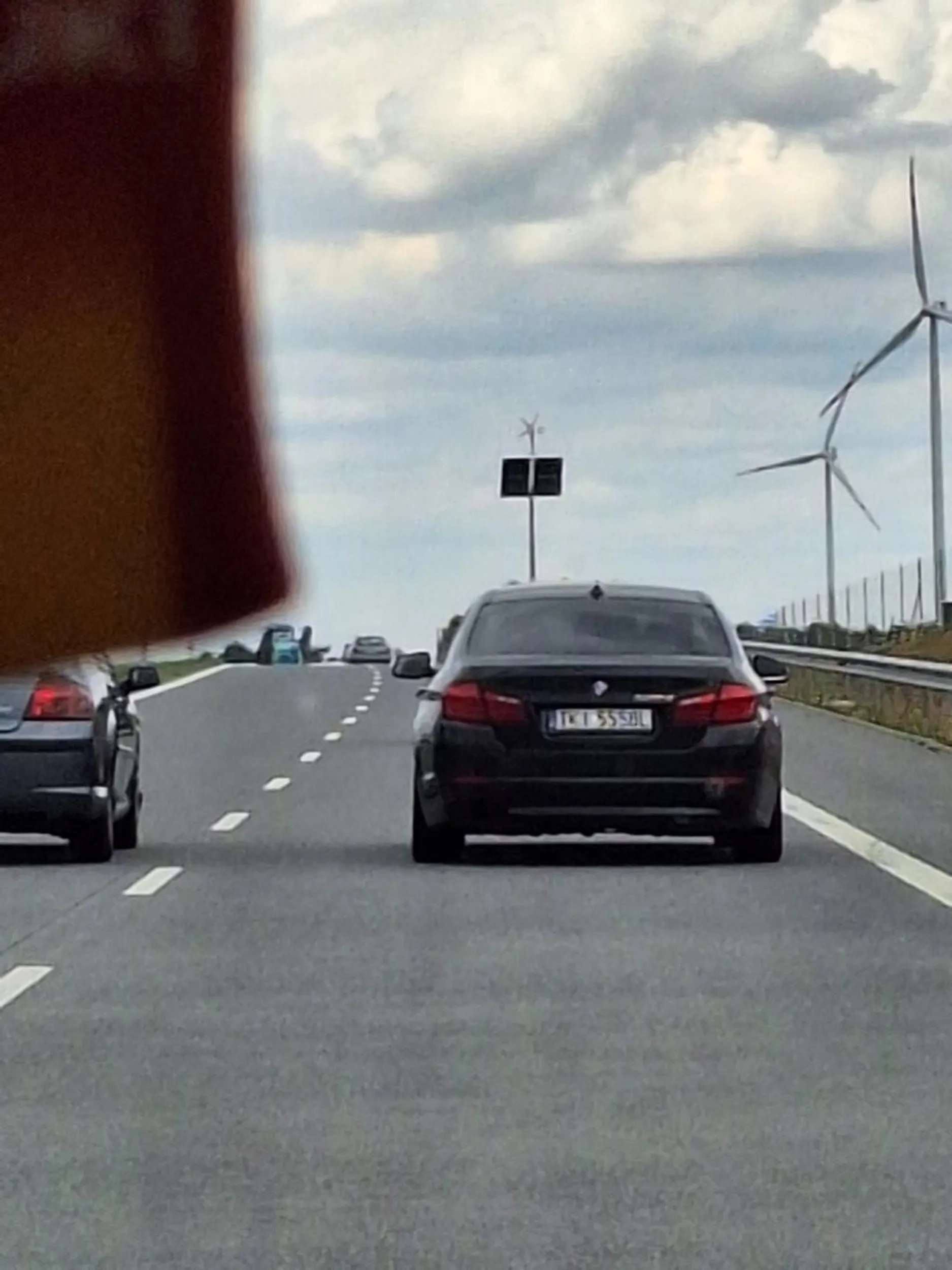 Gowniarz jeździ lewo prawo stwarza zagrozenie