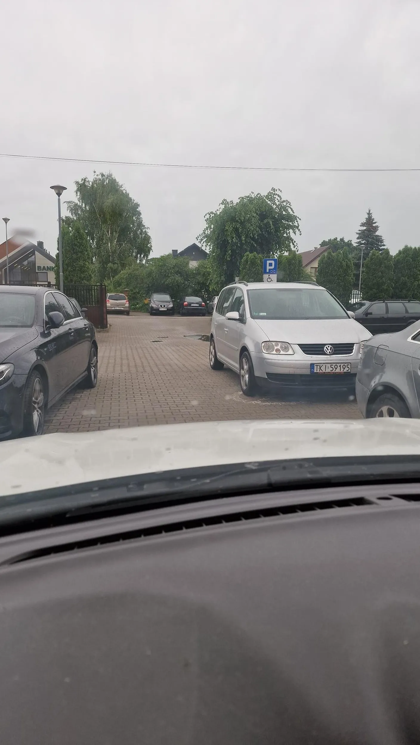 Ja rozumiem, że zakończenie roku szkolnego, ale to nie upoważnia do tego, by mieć innych w d... Proszę o zwrot prawa jazdy do miejsca wydania, czyli czipsy Lays o smaku grillowanego buraka.