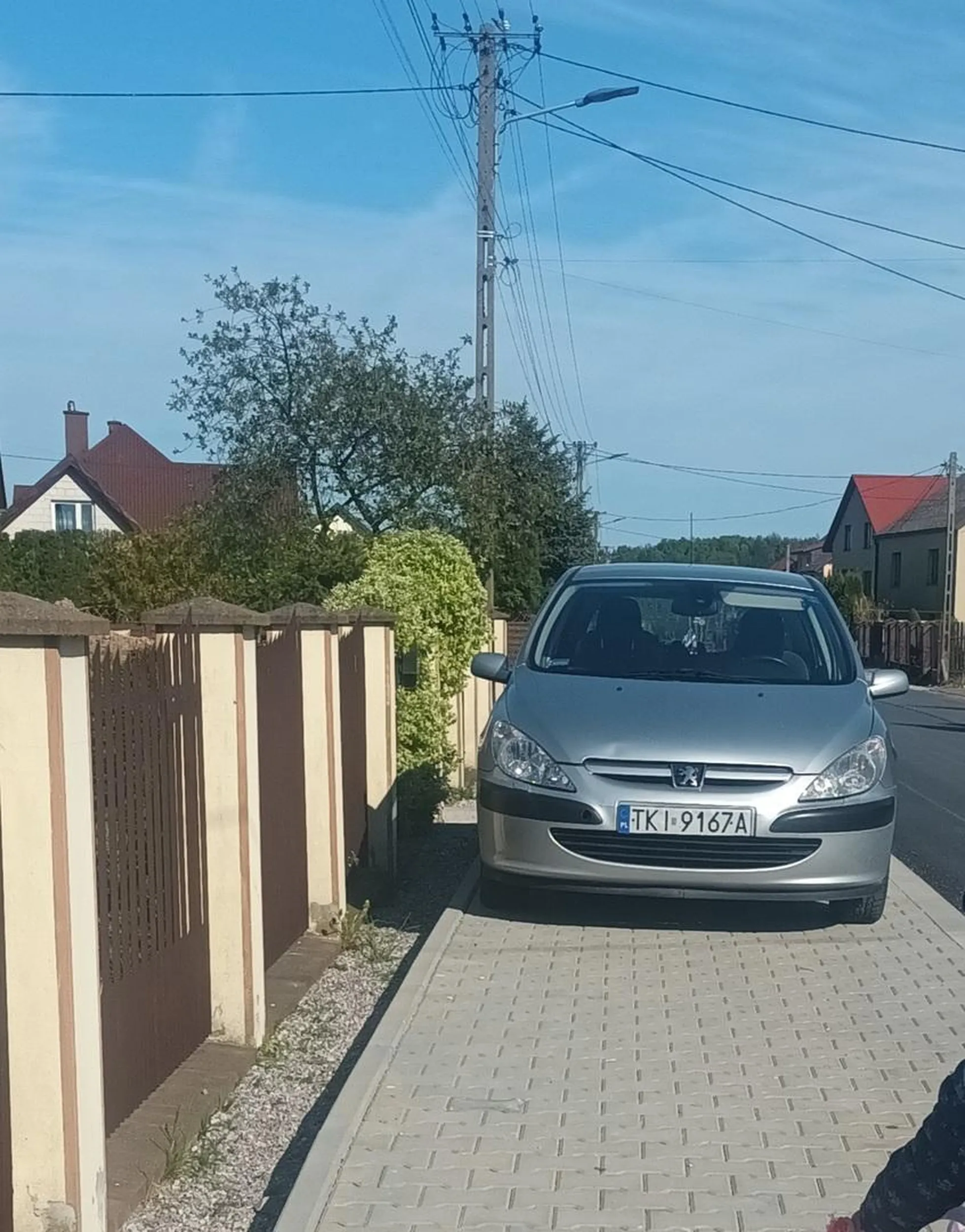 Zastawiony cały chodnik.