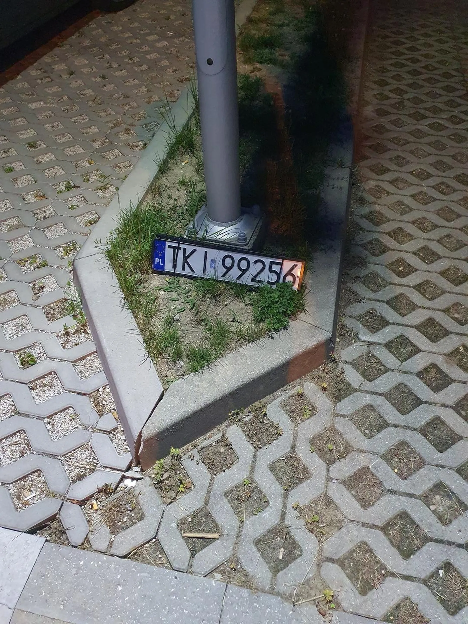 Paczta jak zaparkował...