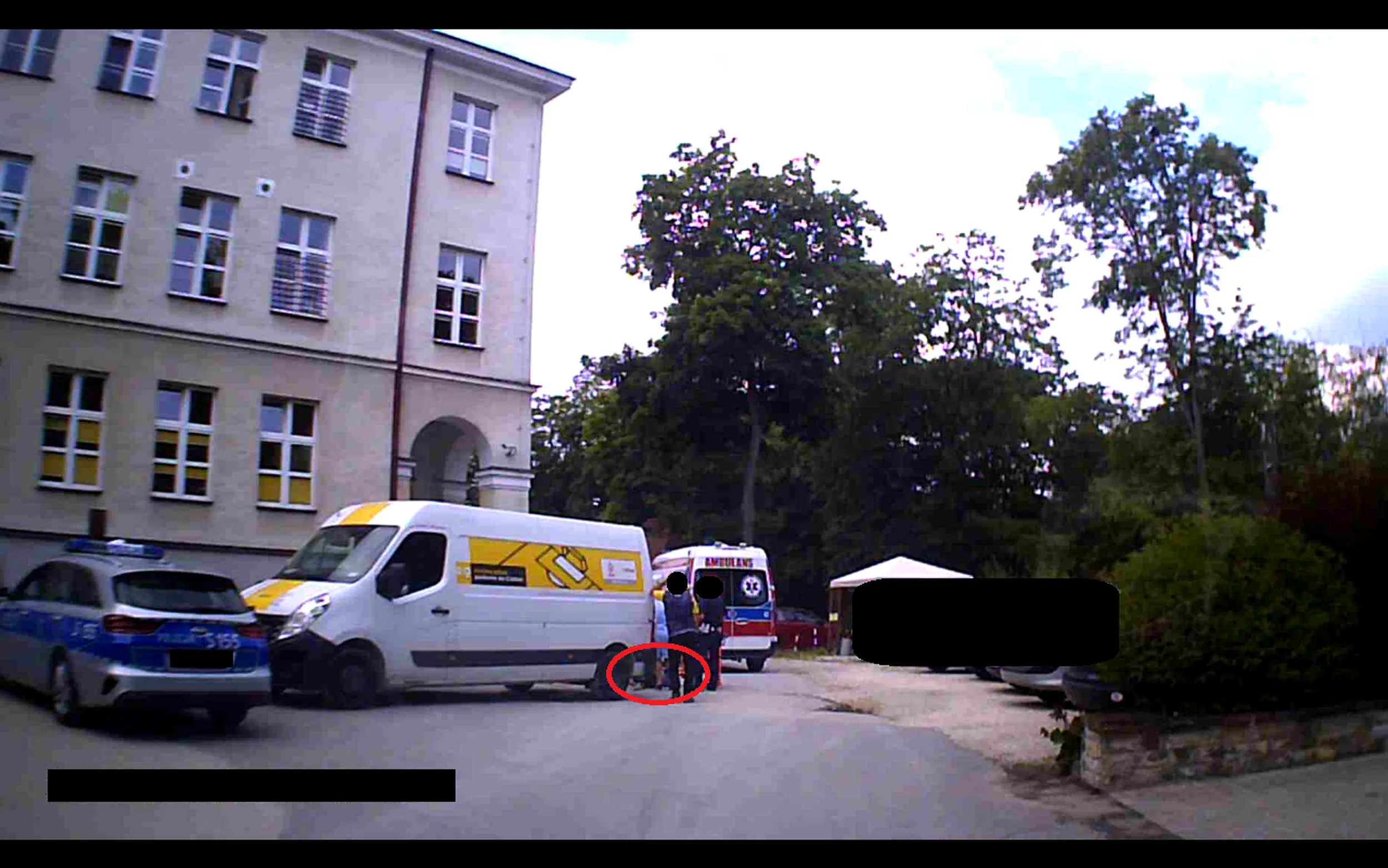 Potrącenie Na Ul. Starkiewicza w Busku-Zdroju Przy Specjalistycznym Szpitalu Ortopedyczno – Rehabilitacyjnym „Górka”. Do Zdarzenia Doszło 16.06.2023 r. o Godz: 10:31 Podczas Rozmowy Telefonicznej Kuriera z Odbiorcą.