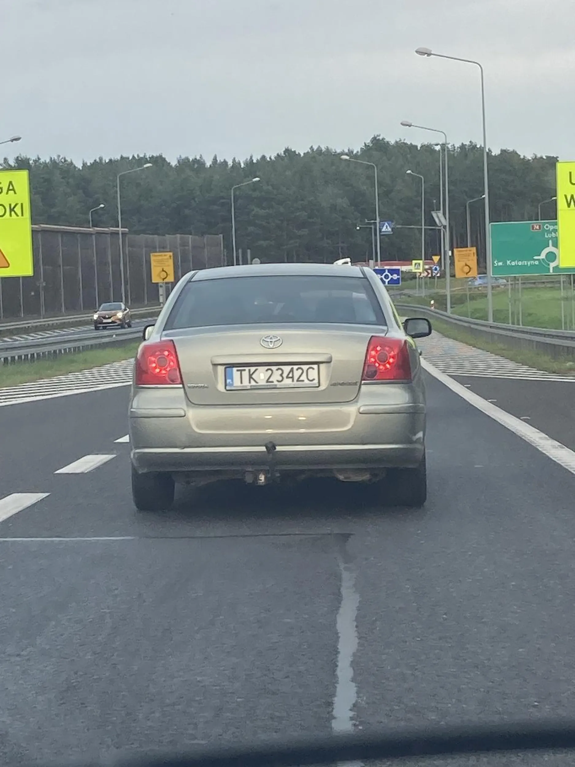 Chłopie lub babo co ty kurwq robisz dwa metry przed autem na ekspresówce się wpierdalasz na lewy pas