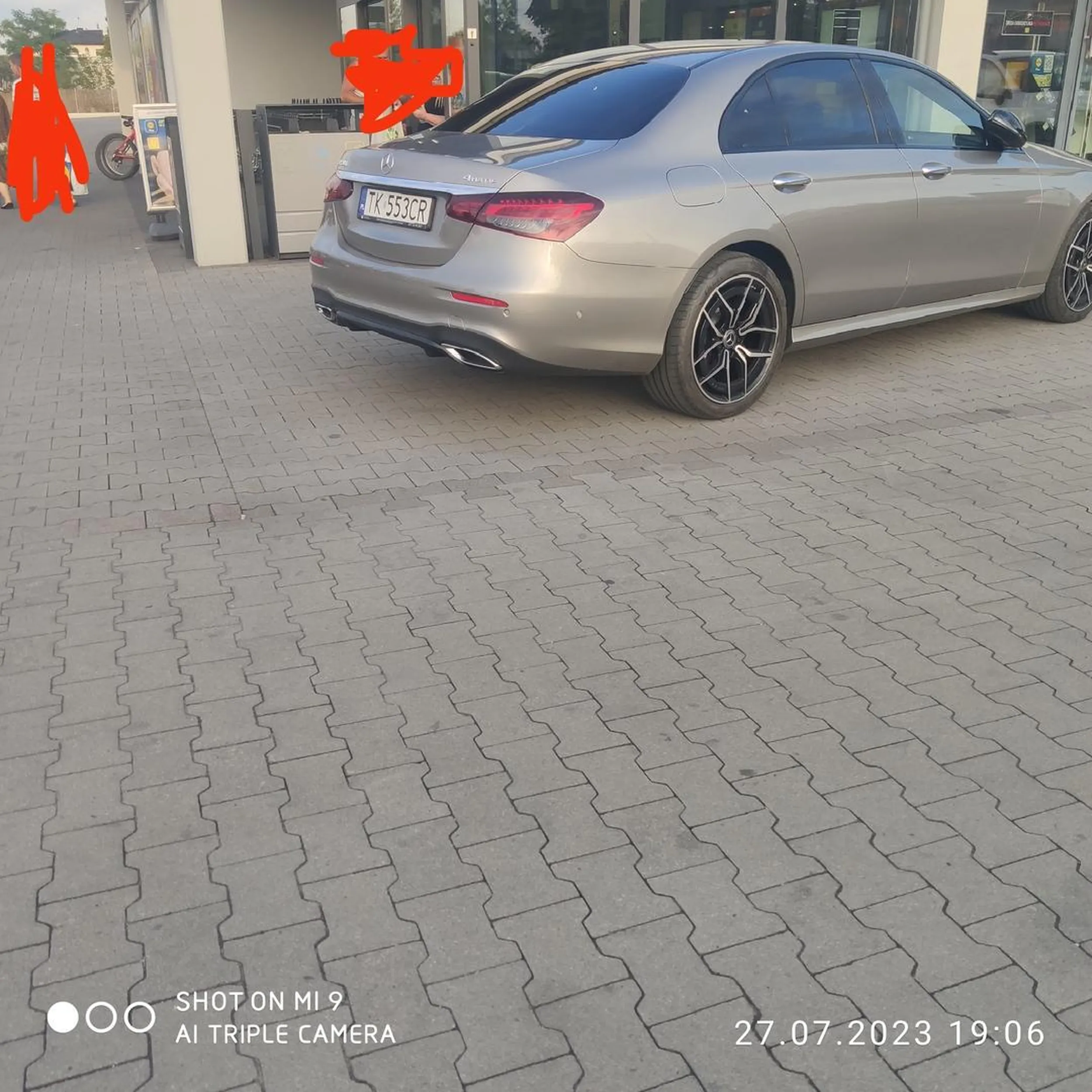 Bogol z Kielc chciał być bliżej żłoba  ( Lidl Radom ul. Główna)