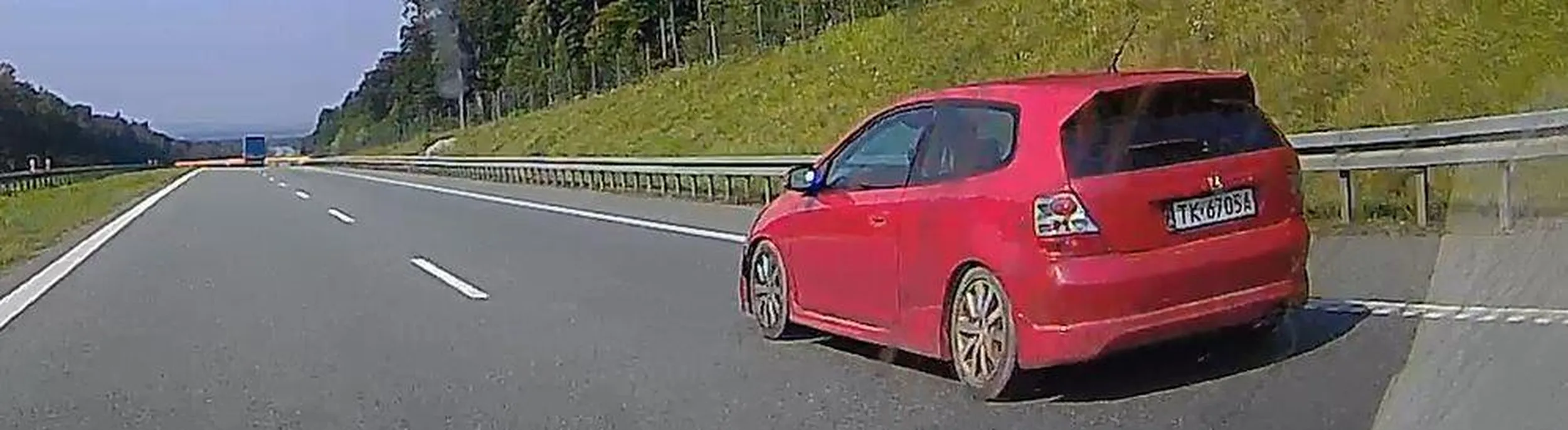 Czy dzwoni do chłopaka, żeby szybko wstawiał ziemniaki, bo Civic już ledwo daje radę? Może po zakupie ziemniaków nawet na OC nie starczyło.