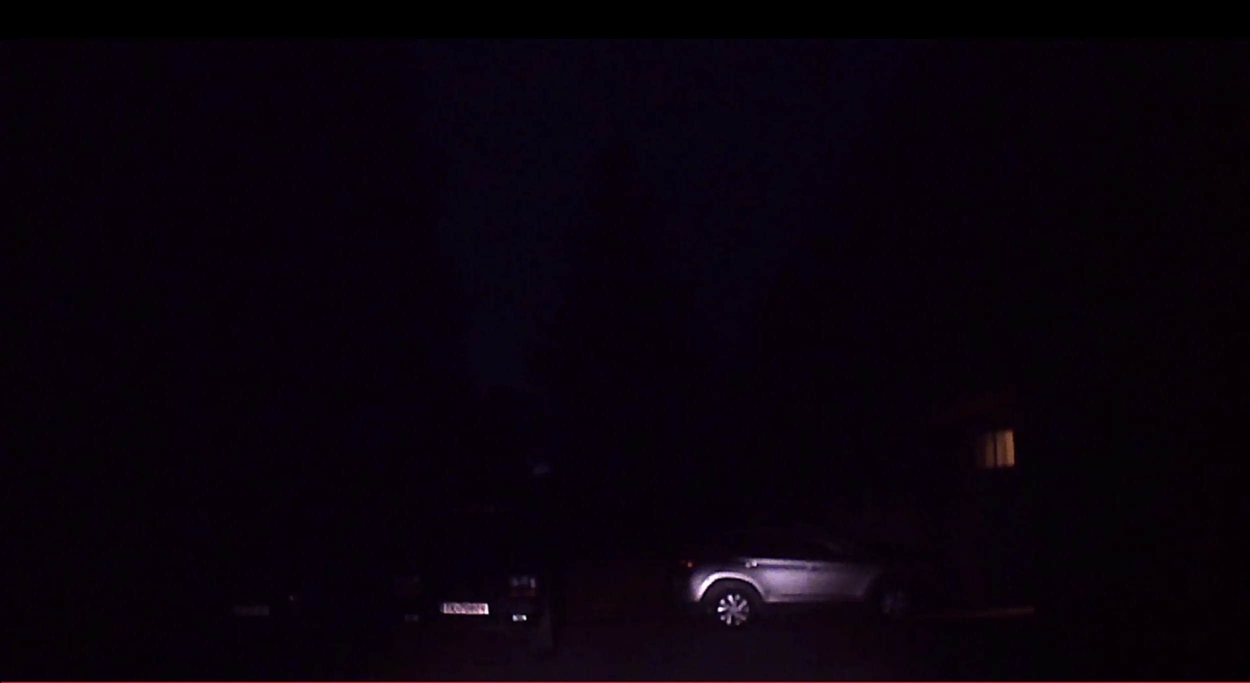 Kur*o w du** je**na prawie 2 minuty dokładnie 1:48 min. czekałem z chorą przewlekle żoną, aż odjedziesz, bo stanąłeś na środku drogi! Widzę, że się nie spieszysz z odjechaniem i jeszcze wymieniasz zdania, więc Cię sz*ato pocieszę tym, że policja została zawiadomiona, że zablokowałeś mi wyjazd z osiedla, jeździsz bez zapiętego pasa w dodatku z wybitą tylną szybą z lewej strony od kierowcy zaklejoną folią i taśmą i nie wspominając, że dwukrotnie przekraczasz prędkość w terenie zabudowanym! Pojazd: JEEP GRAND CHEROKEE 93-99 r.