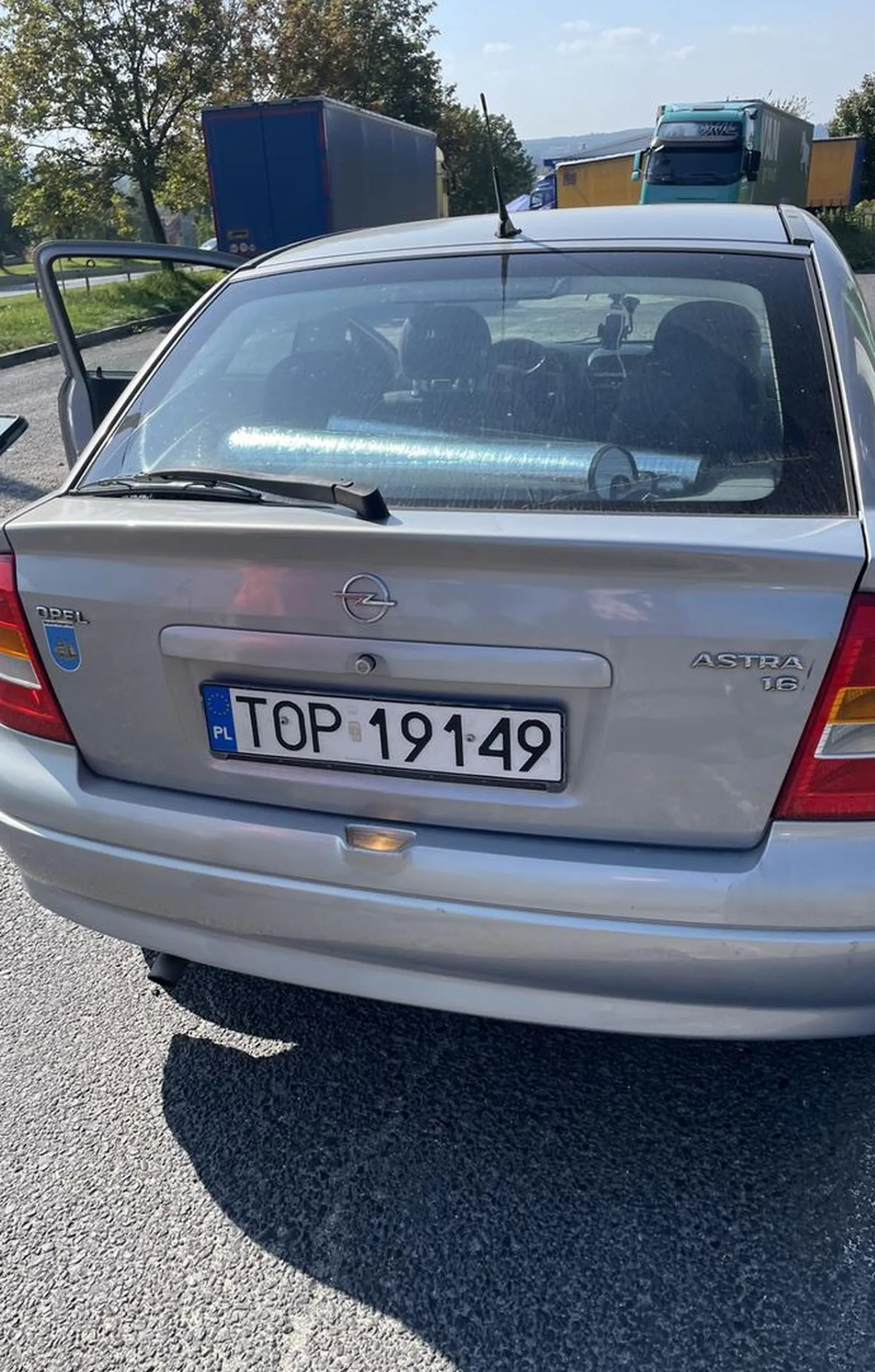 Uważajcie na to kurwie bo robi zdjęcia kierowcom ciężarówek i dzwoni na milicje