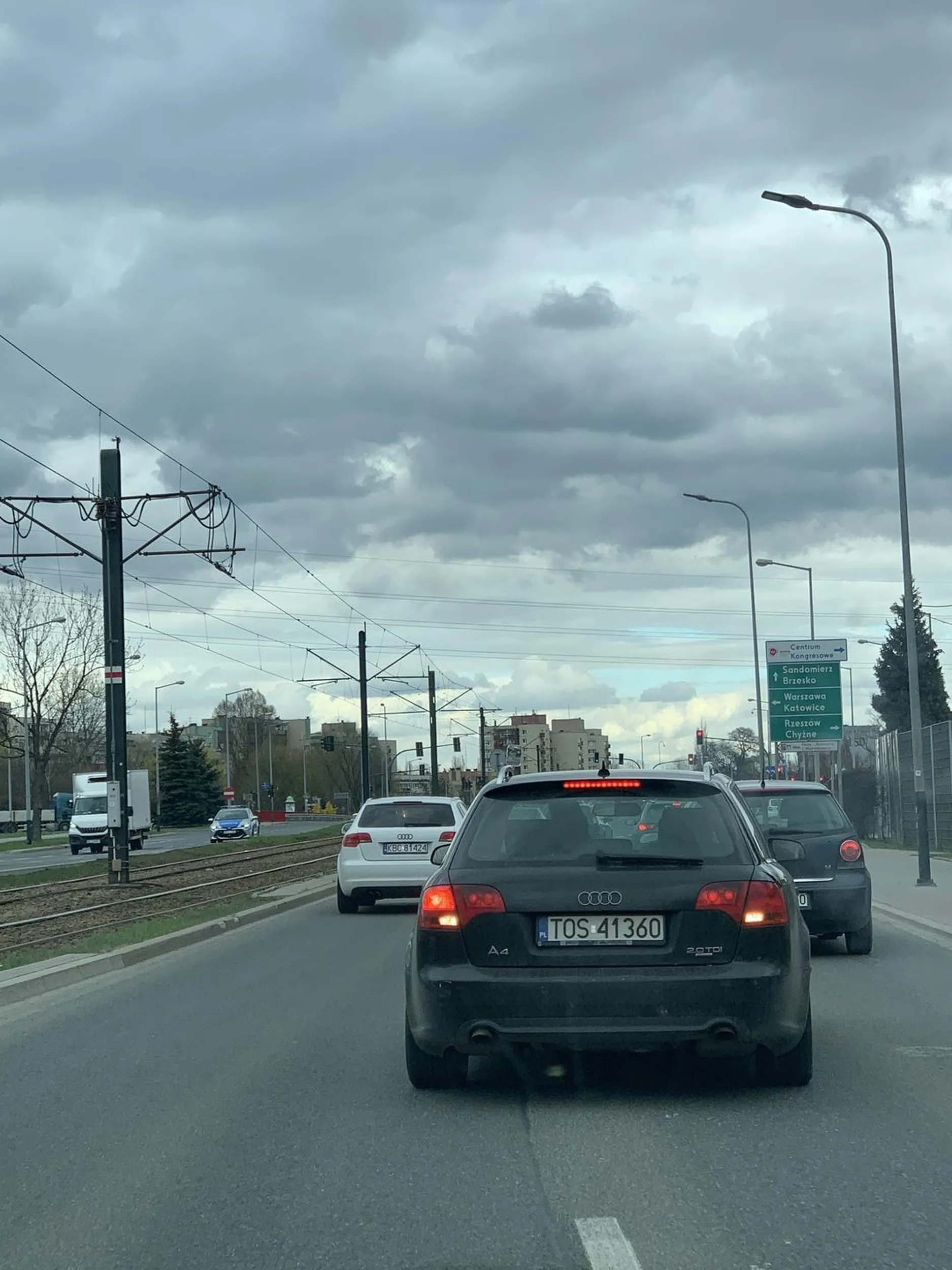 Skubany jedzie na wstecznym do przodu