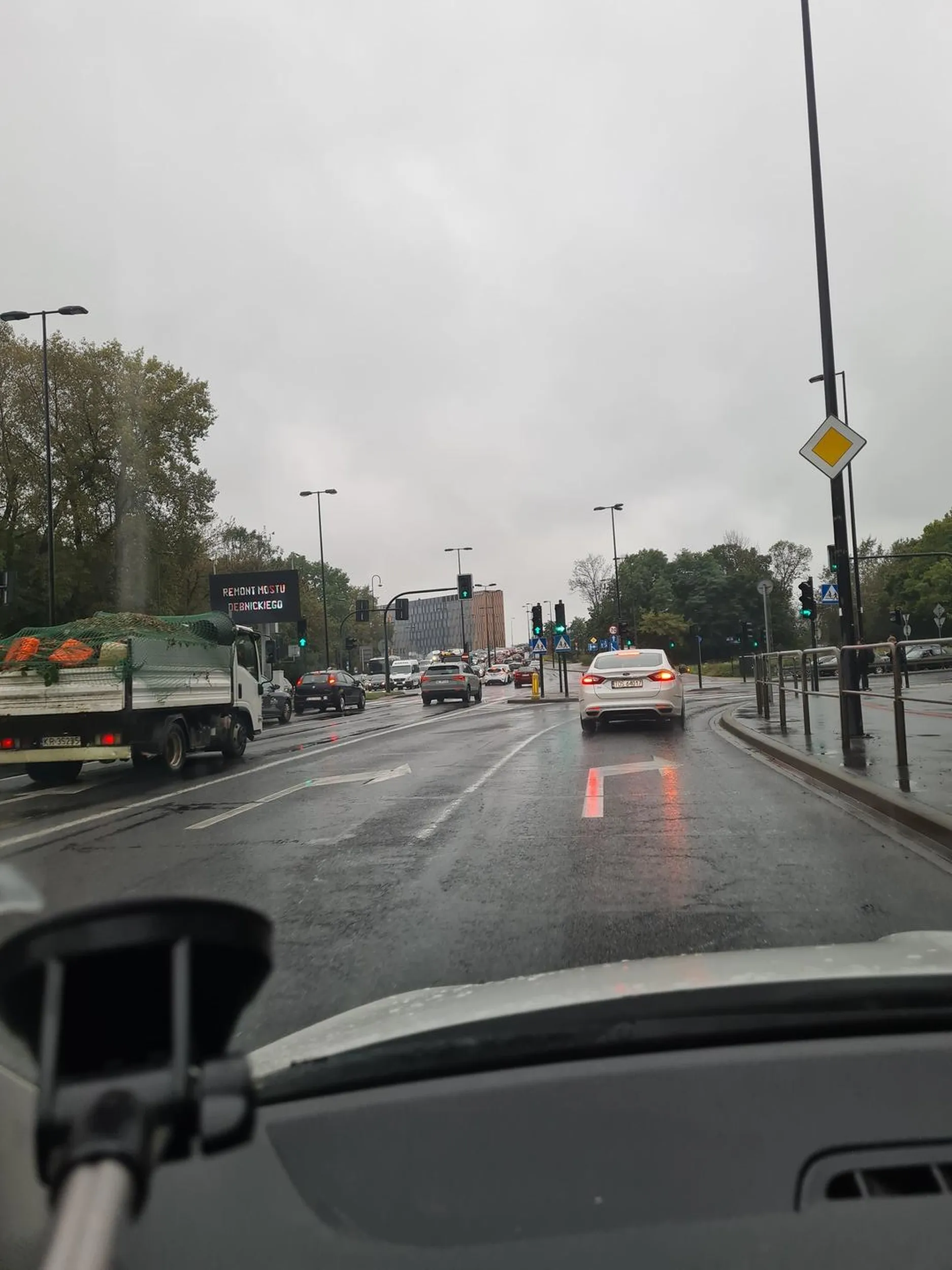 Kierowca wymusza pierwszeństwo