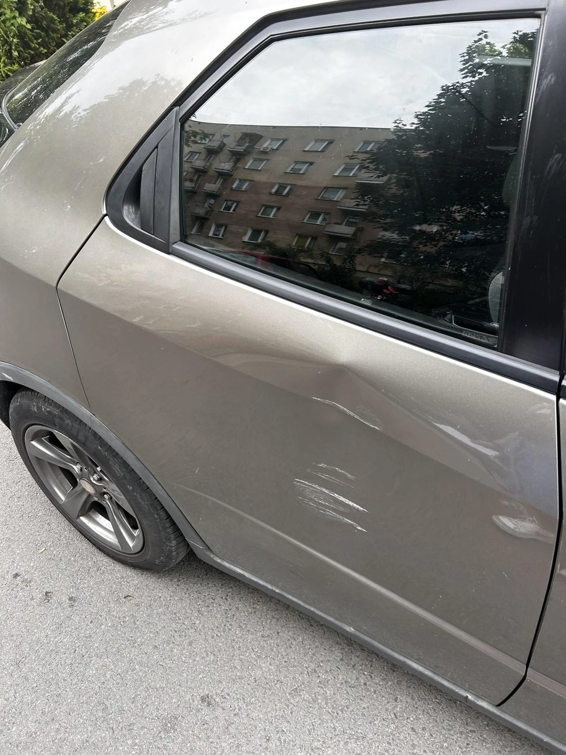 pozdrawiam osobę, która wjechała mi w auto i uciekła :)