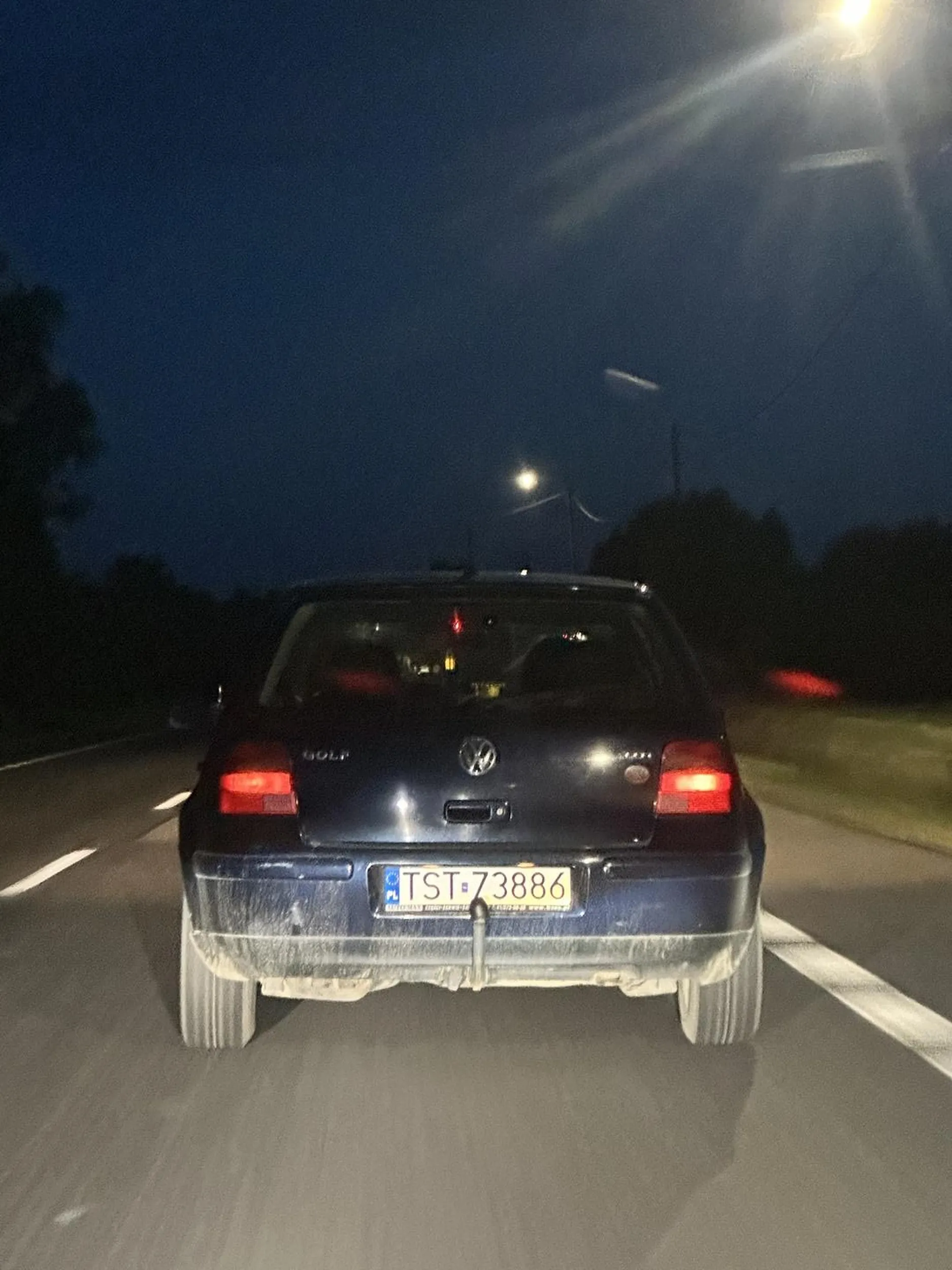 Pozdrawiamy dwie piękne dziewczyny z golfa, jazda za wami to czysta przyjemność. Takie jesteście śliczne ze zapomnieliśmy gdzie mieliśmy jechać i ciagle zmierzaliśmy za wami;)