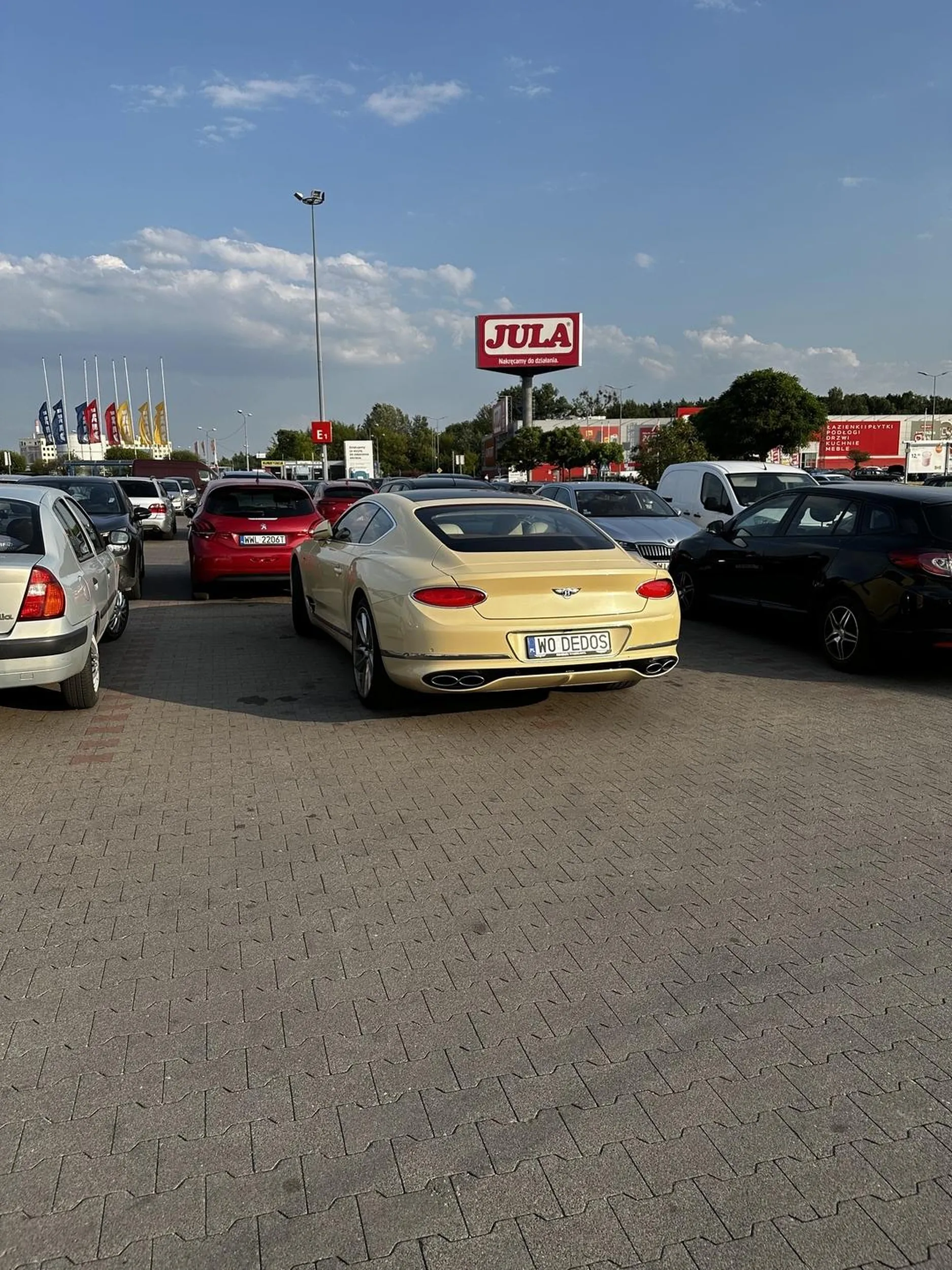 Panowi miasta należą się dwa miejsca parkingowe