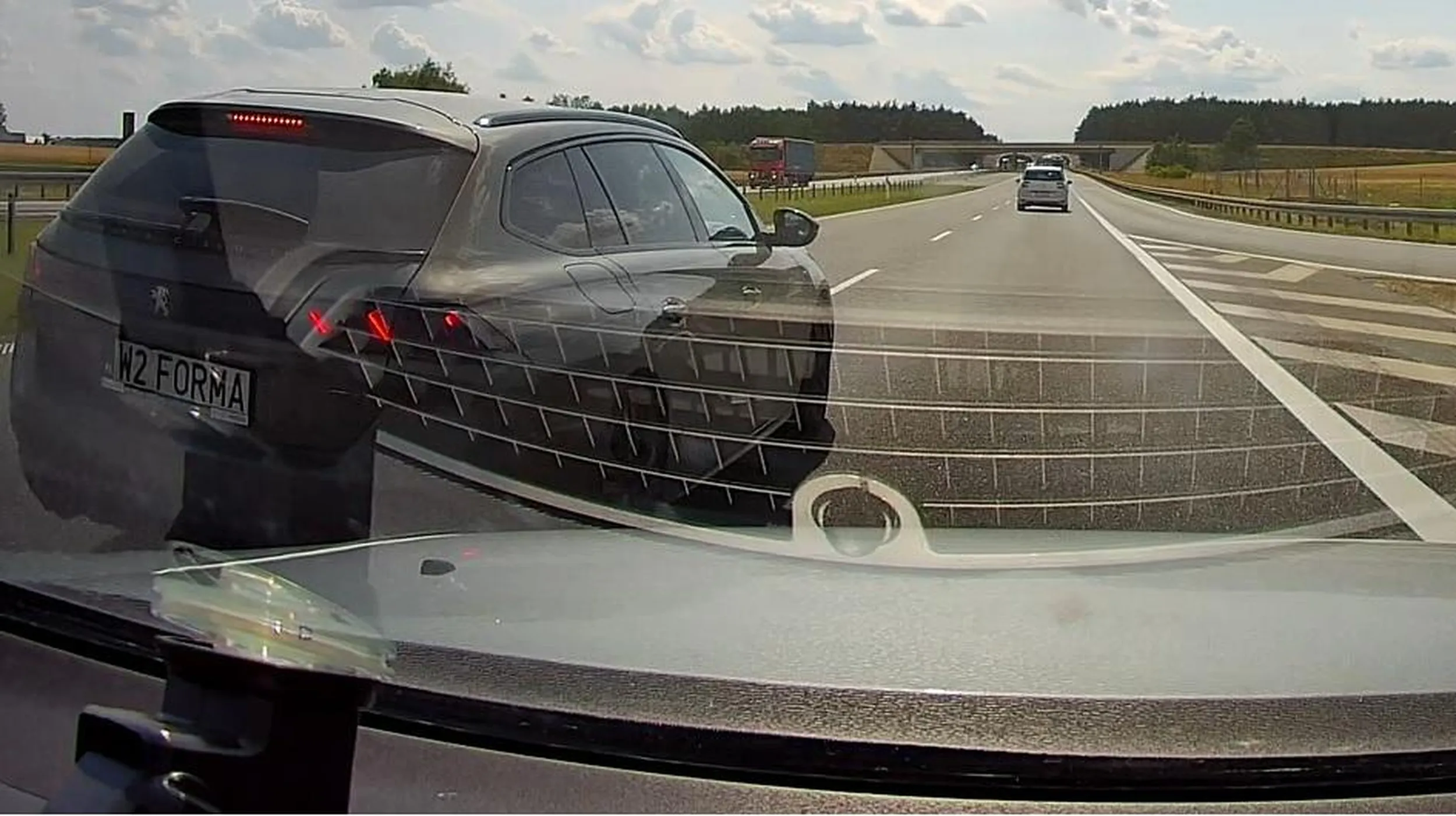 śmieć bez mózgu i jaj, zajeżdża drogę, wyhamowuje