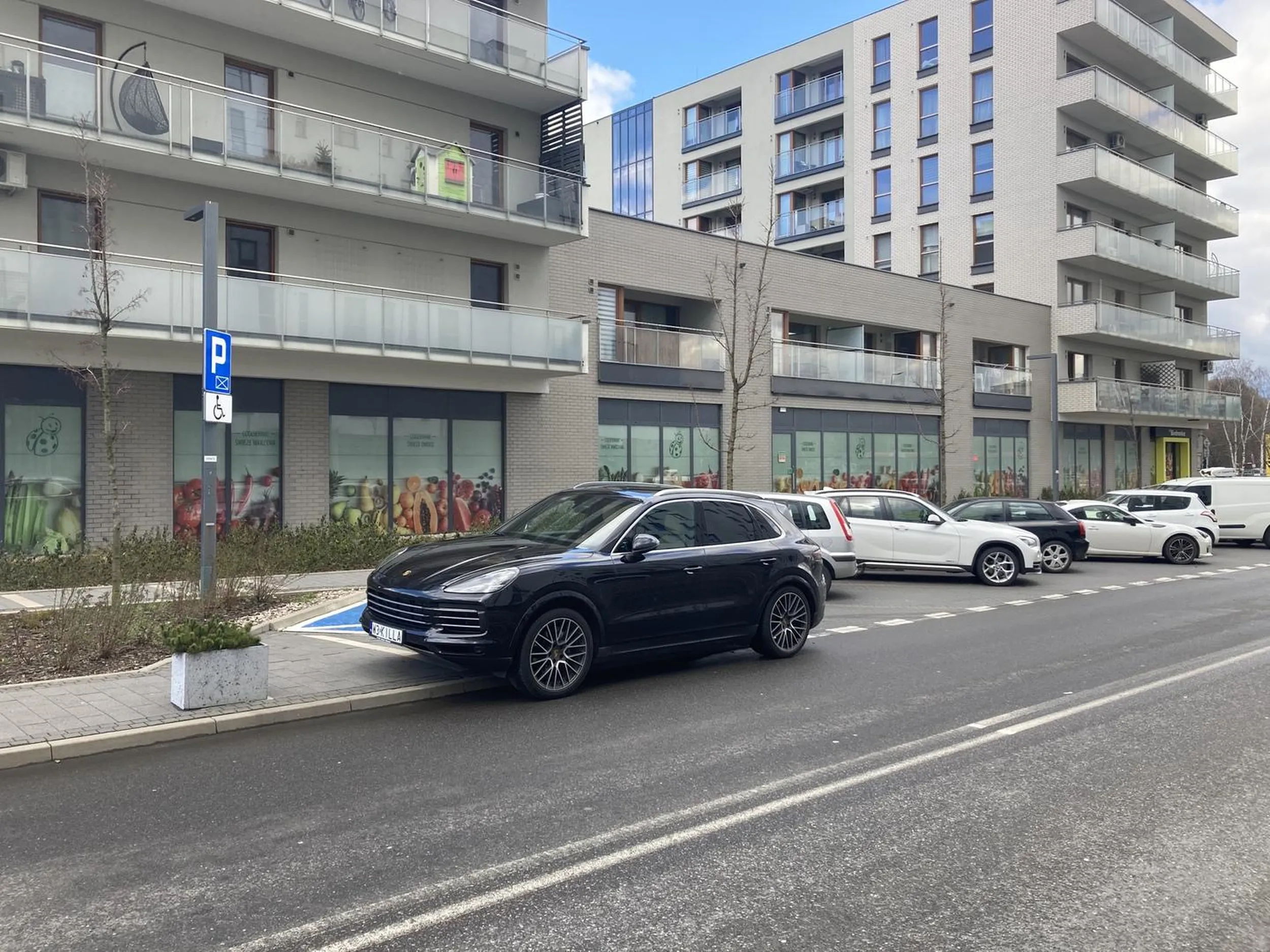 Naucz sie parkowac w wyznaczonym do tego miejscu. Awaryjne nie sa po to