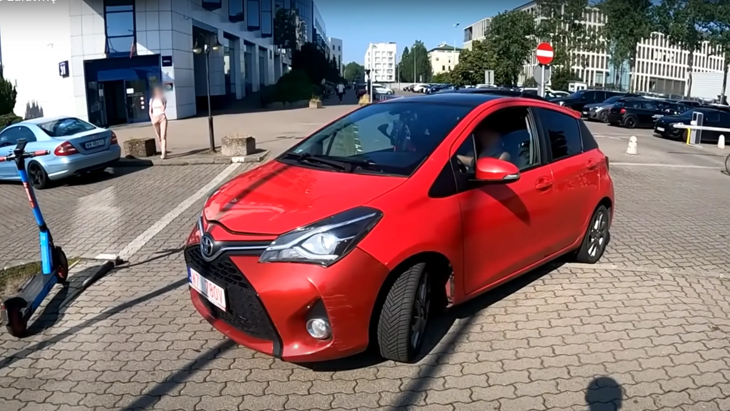 Wrednyy babsztyl, niewychowanyy, niewyparzona gęba, nie znająca przepisów