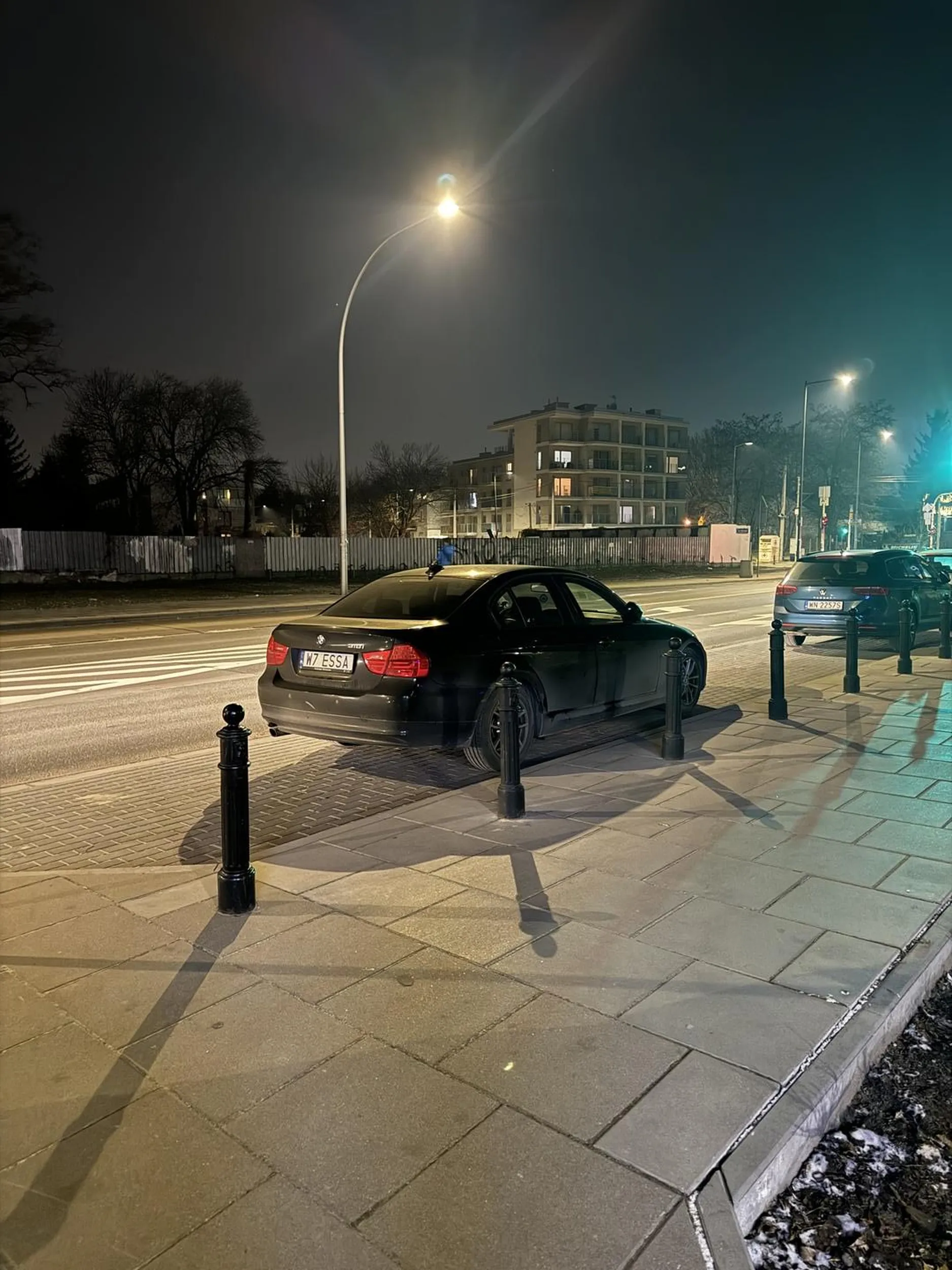 Naucz się parkować nie zajmując 2 miejsc