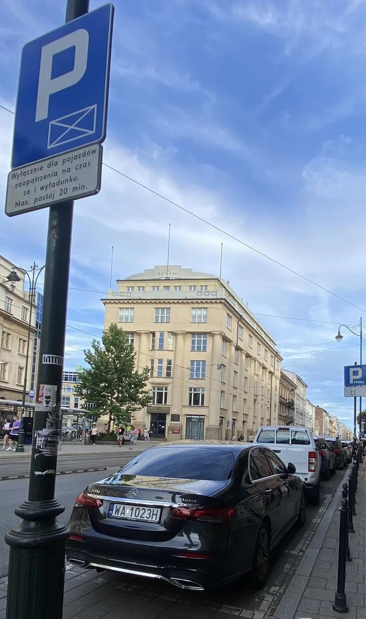 Buc zajmuje miejsca dla dostawców i blokuje je godzinami.