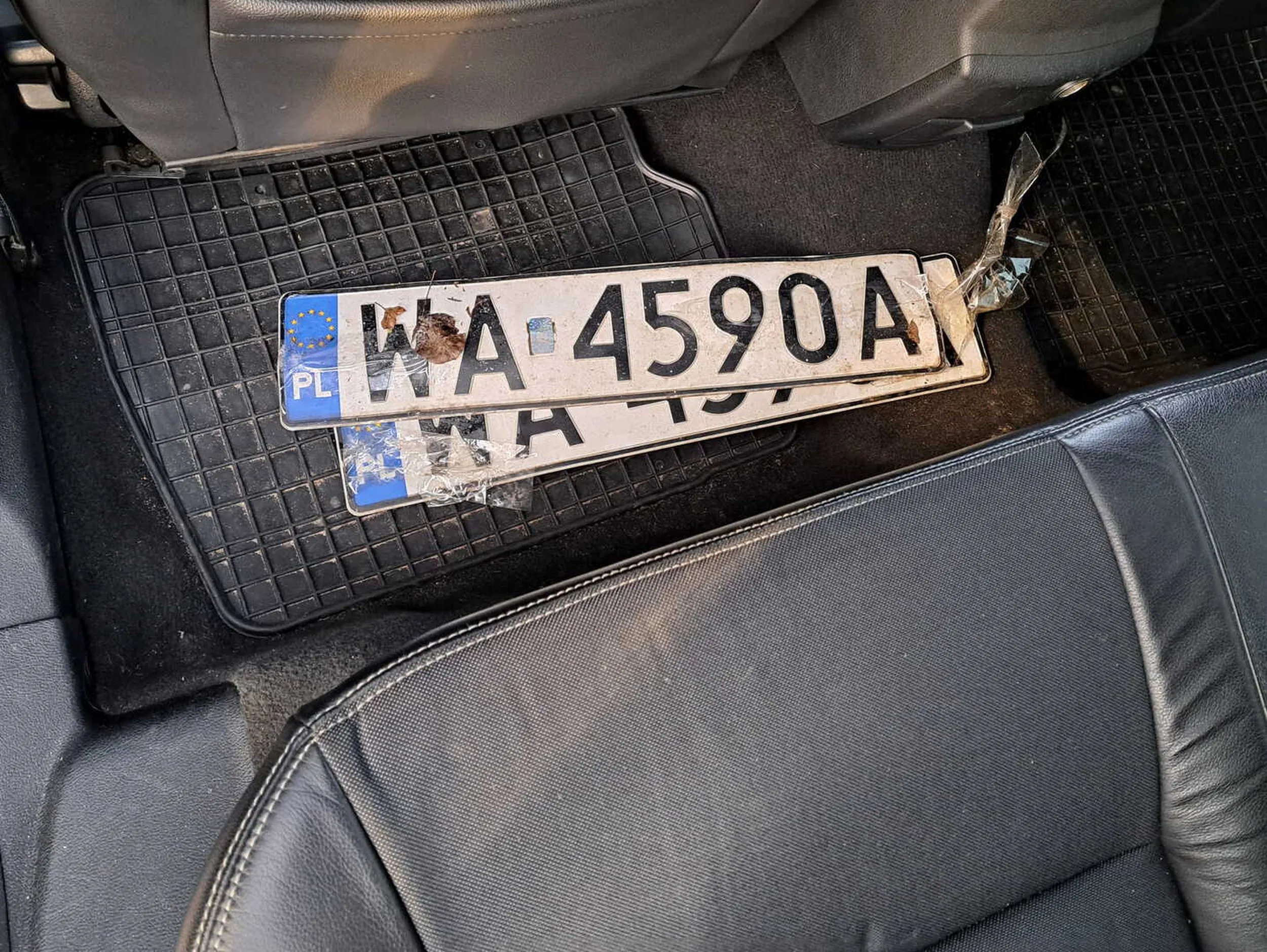 znalazłem tablice rejestracyjne WA 4590A. właściciel poszukiwany. kontakt mariuszz2008@interia.pl