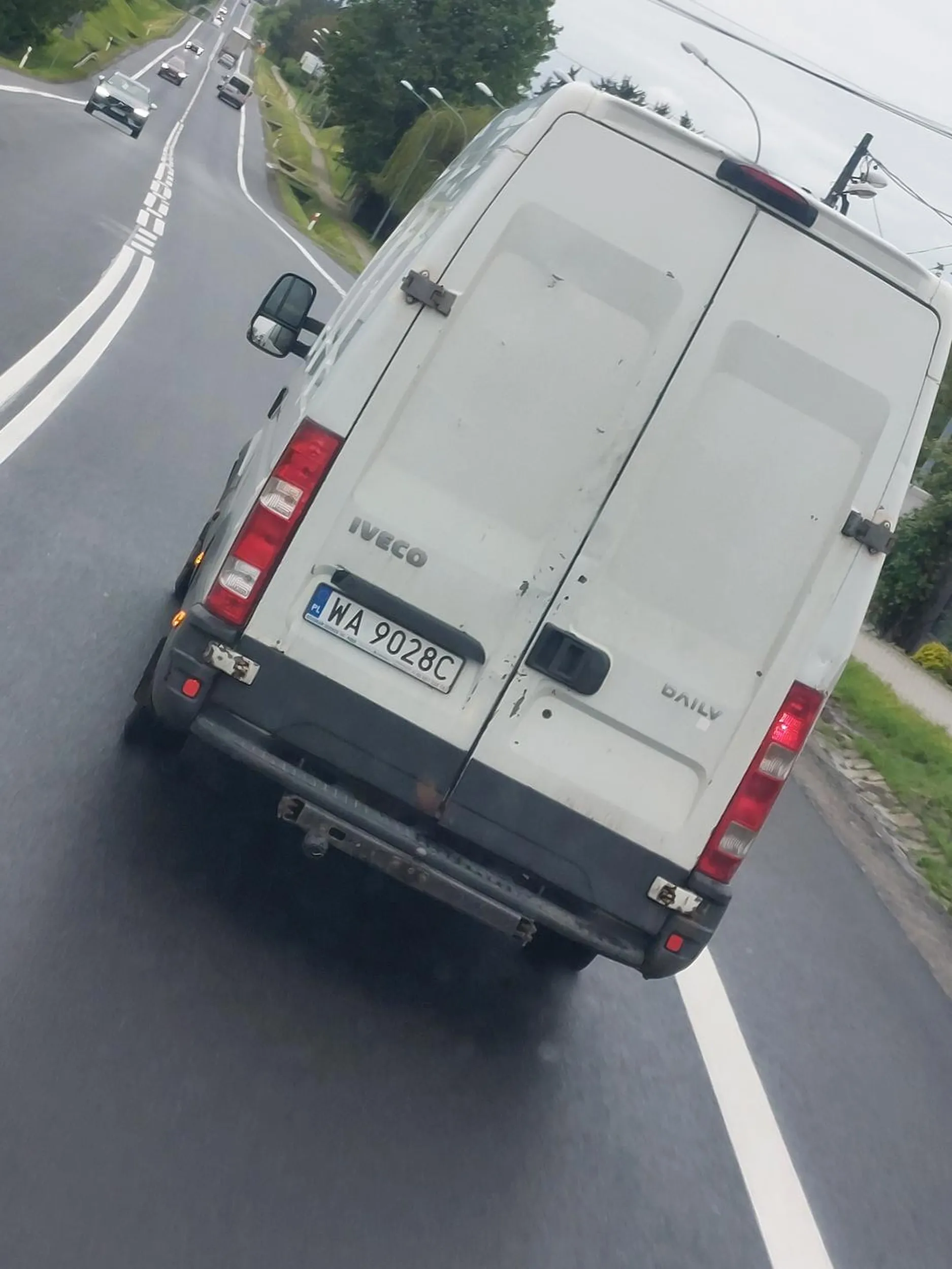 Gamoniu z busa, na rower się przesiądź a nie auto  pod gòre ciężarówke hamujesz a z górki podczas wyprzedzania przyśpieszasz, a następnie jedziesz jak ostatnia p... a za tobą sznur aut.