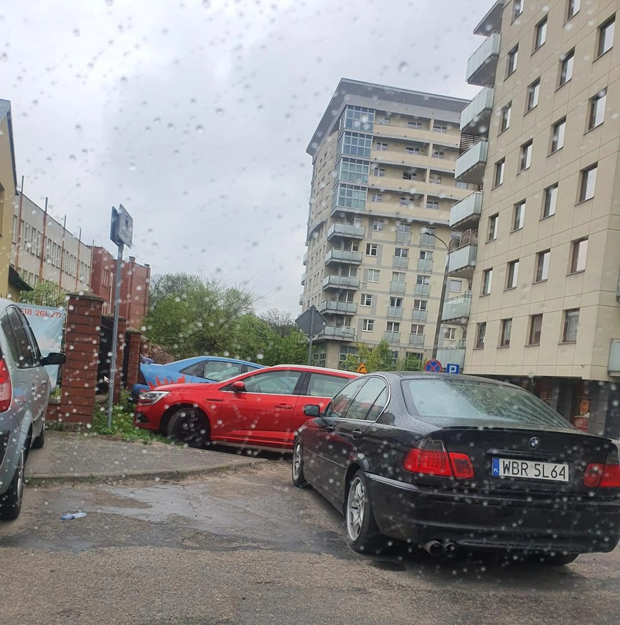 Gratulacje za zaparkowanie, prawko w chipsach