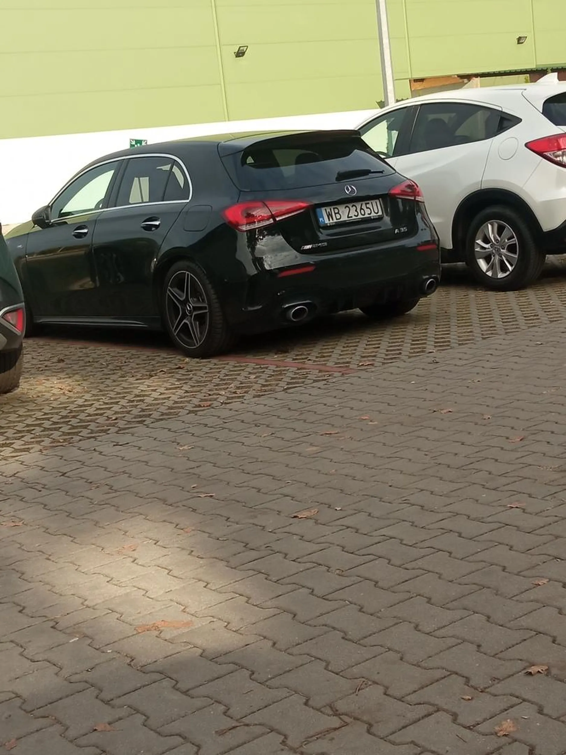 Gościu też ma marcedesa xD