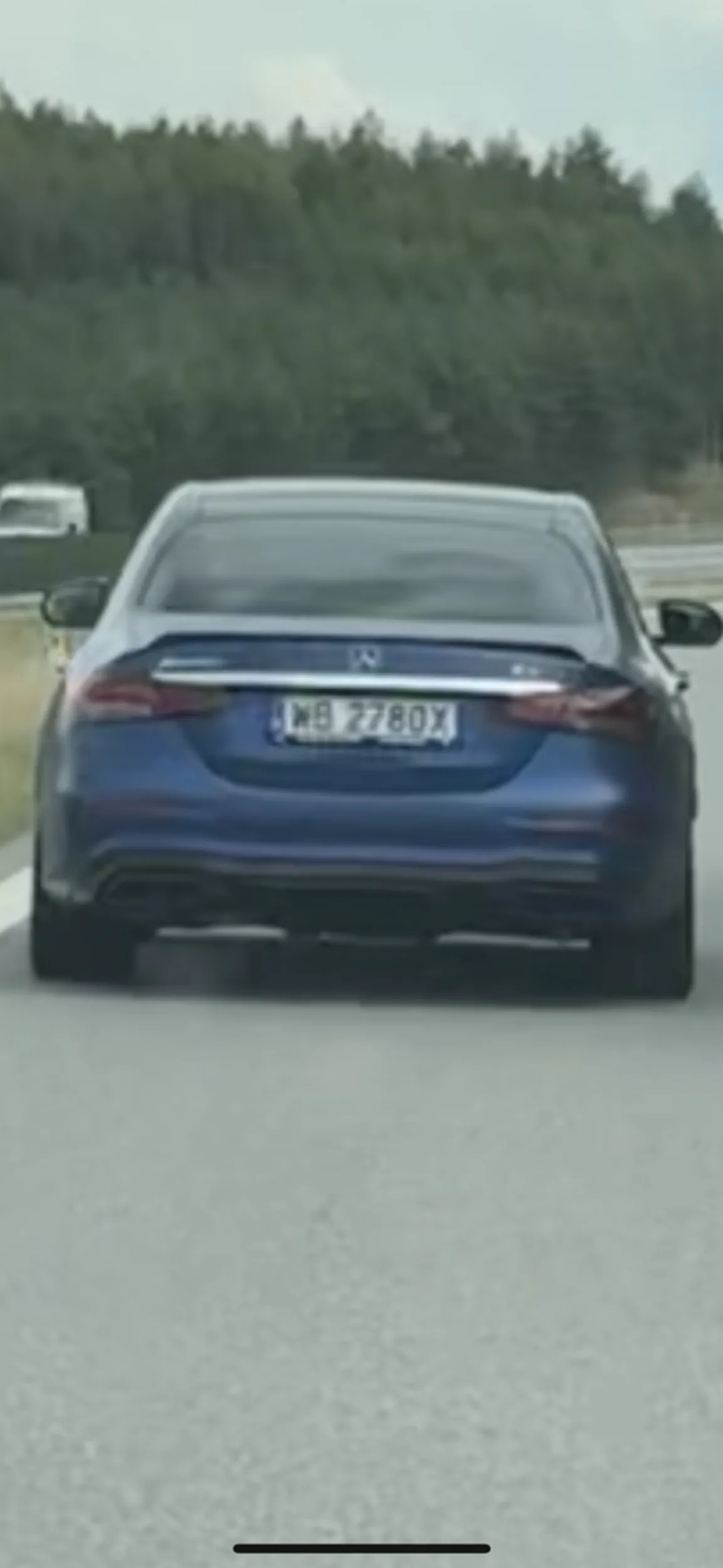 Raczej rental, bo kierowca nie ogarnia emocji. E63s raczej seria, bo jechalo jakby chcialo, ale nie do konca moglo. Kierowca stwarza duze zagrozenie. Polecam stage 1 jakies filtry bmc i nie bedziesz musial uzywac 3 pasa do wyprzedzania.