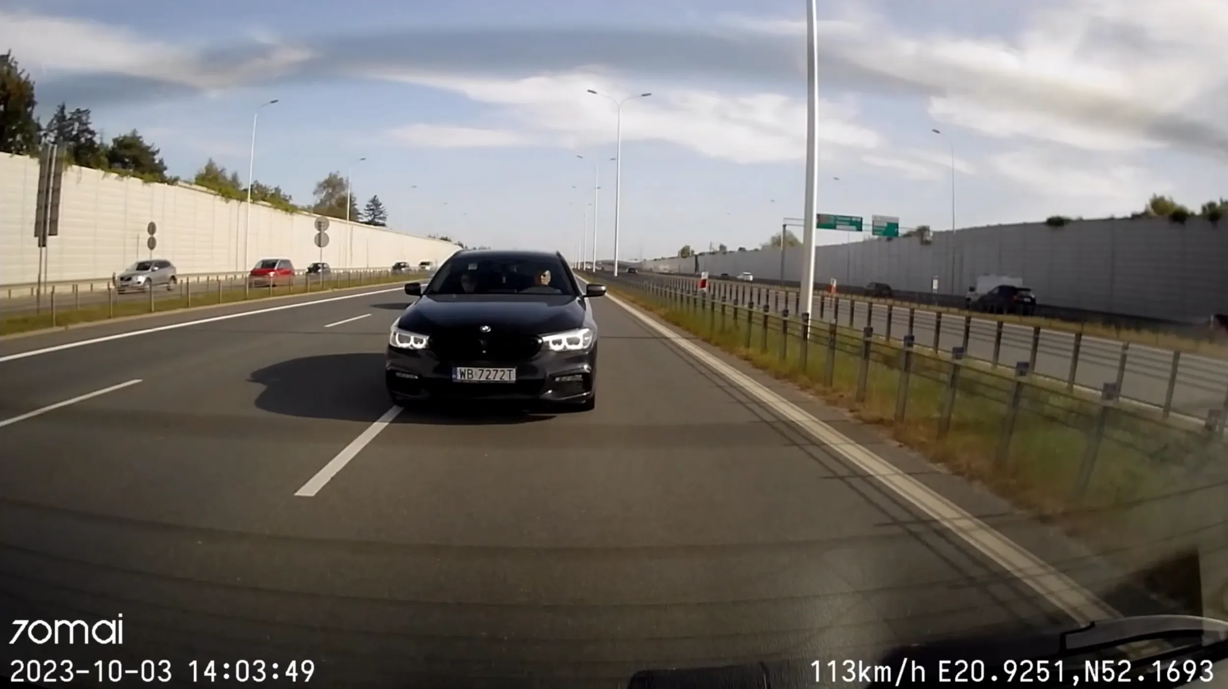 Ograniczenie do 120km/h, moja predkość - 116km/h, podjeżdżanie do zderzaka.