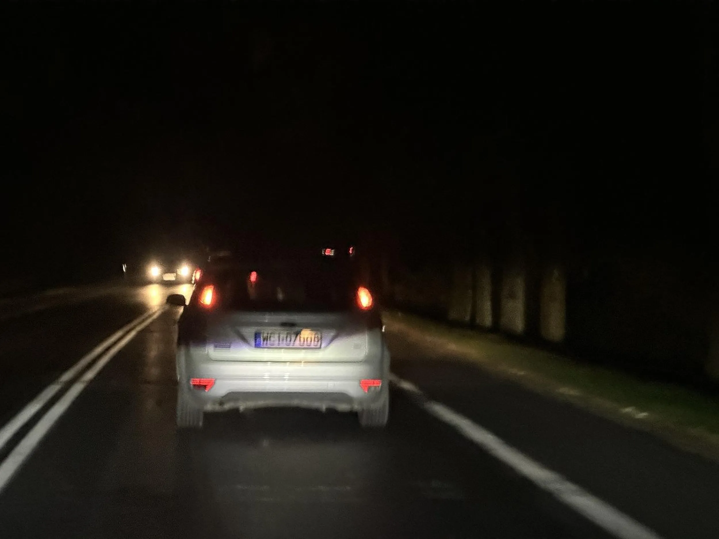 Głupia babo spod Ciechanowa jak wyjeżdżasz z podporządkowanej i wpieprzasz się między auta i jeszcze zwalniasz przed zderzakiem to powodzenia Ci życzę , zgram materiał z wideorejestratora