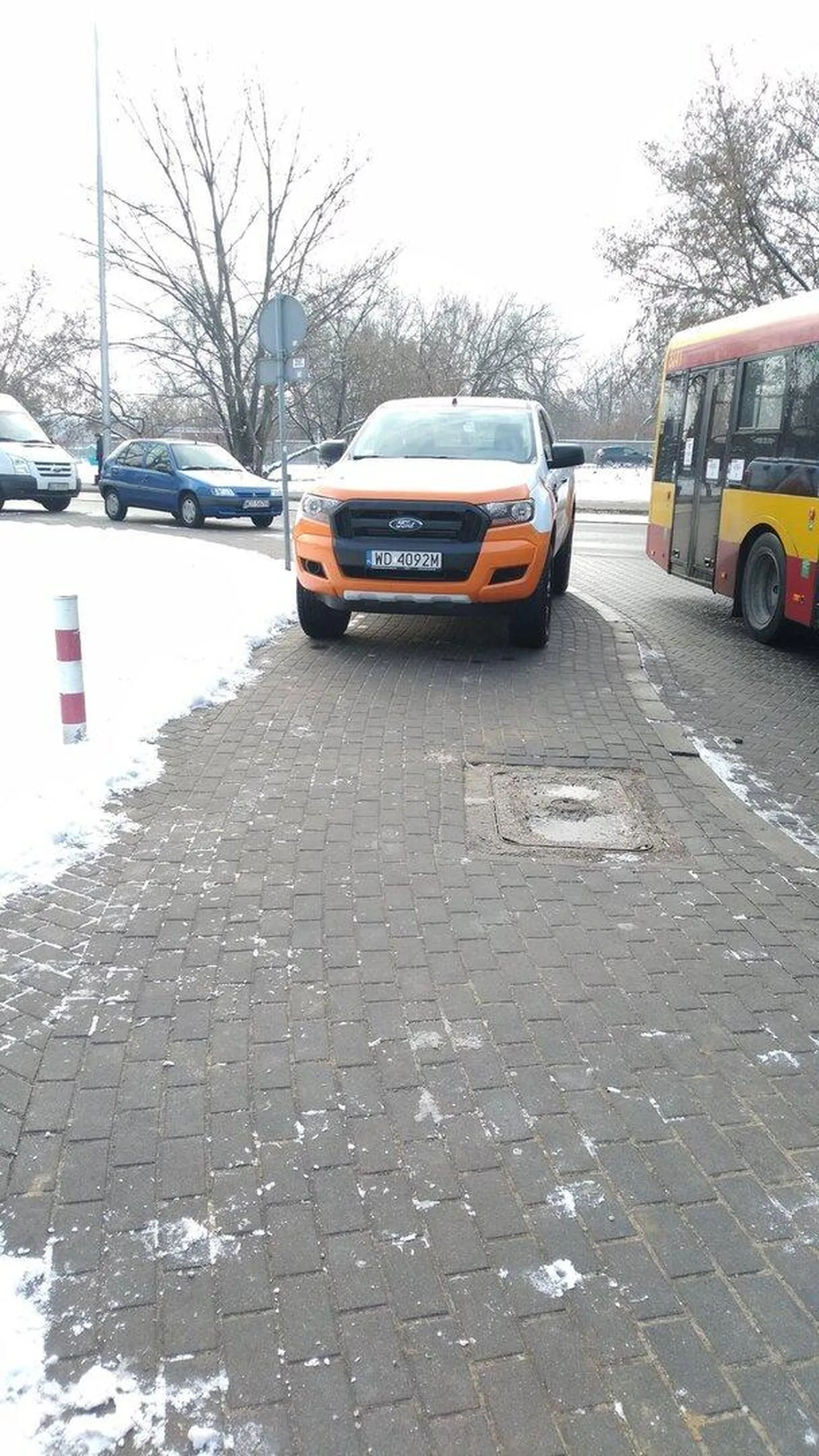 Dupek z małym fiutem