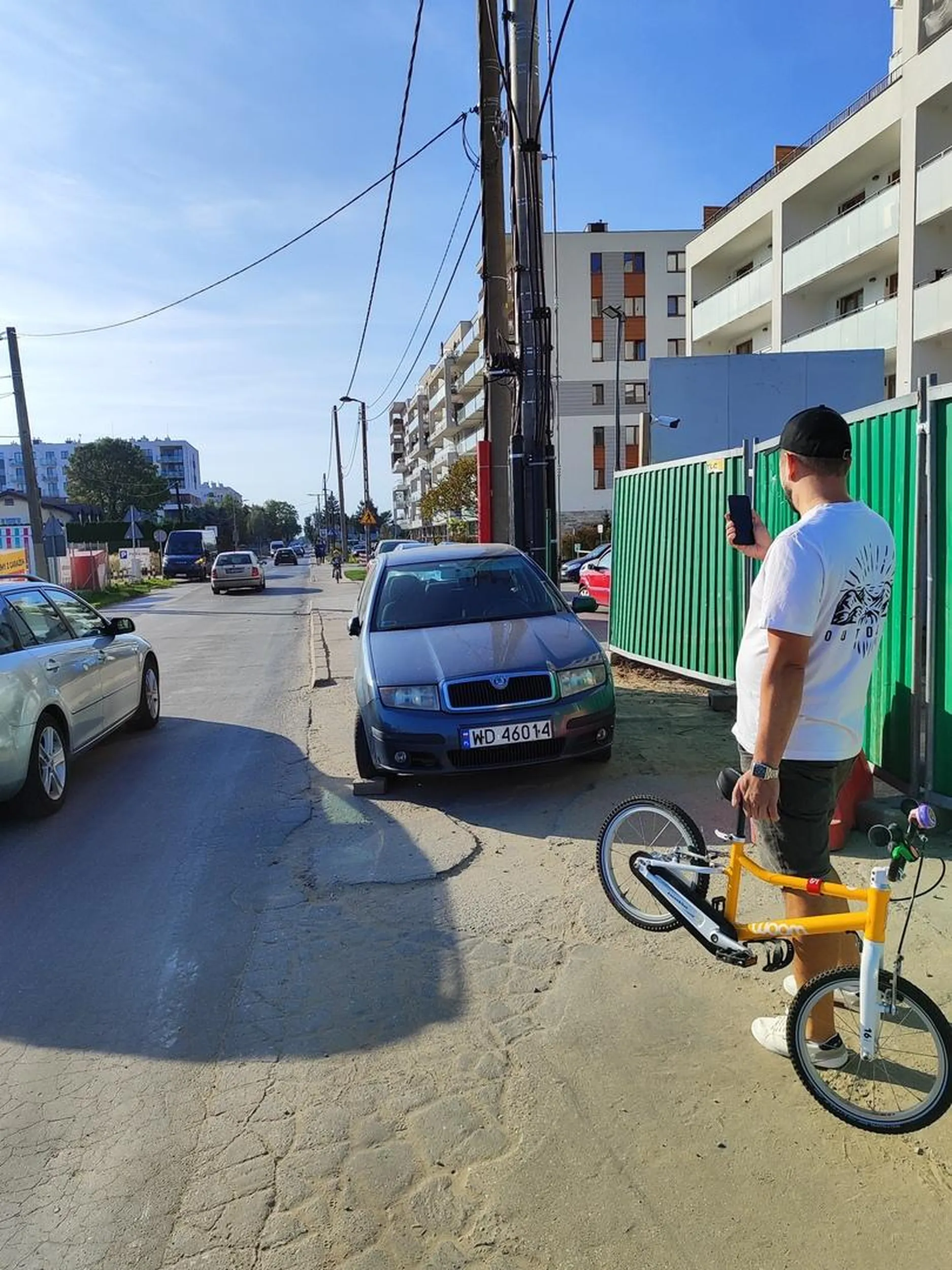 Zajął cały chodnik.