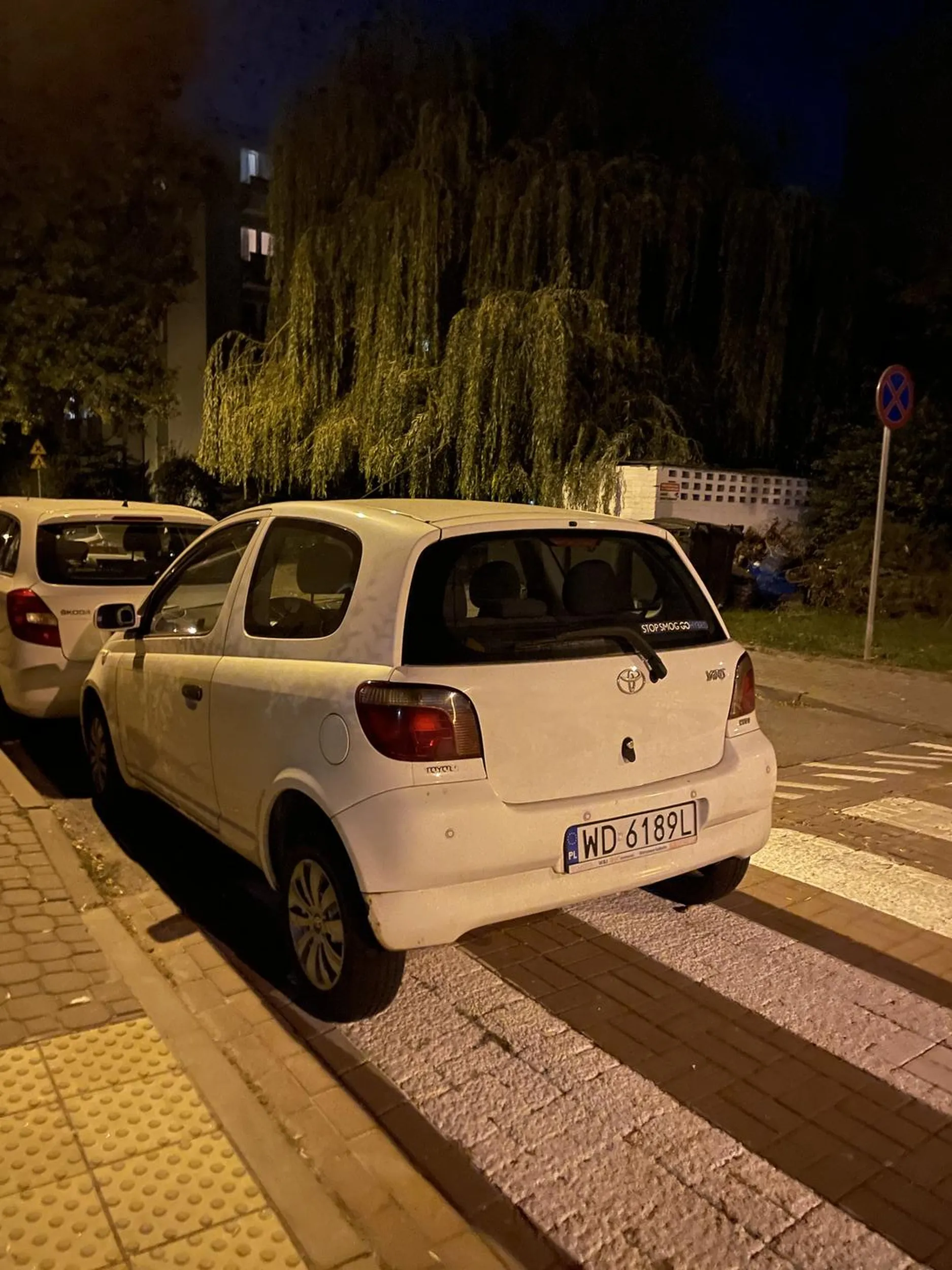 Nie pozdrawiam kierowcy, mam nadzieję, że mandacik da nauczkę za stanie na przejściu dla pieszych przez kilka dni.