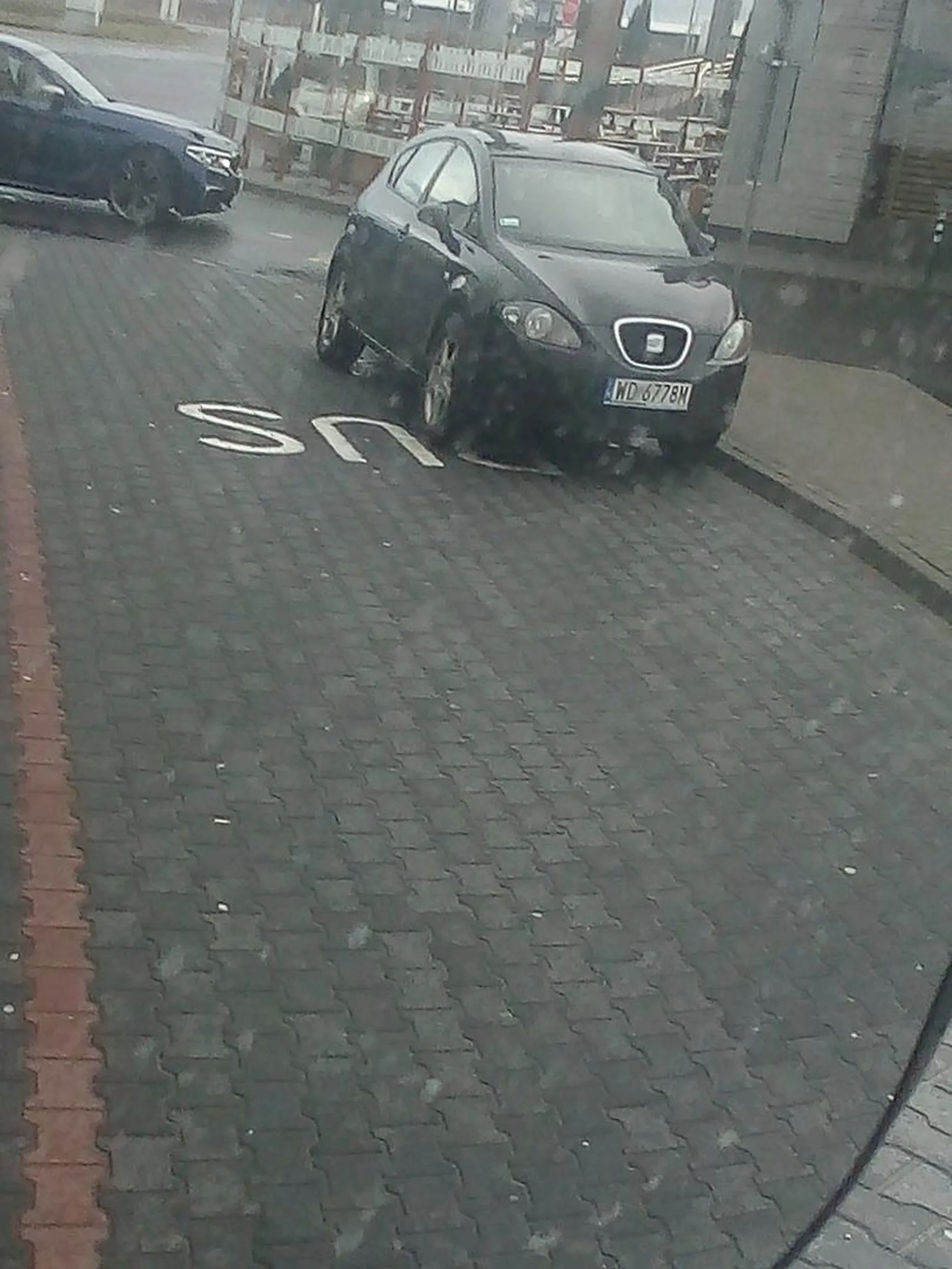 Miejsce dla osobowki za male to staje na busie pod mcdonald Garwolin