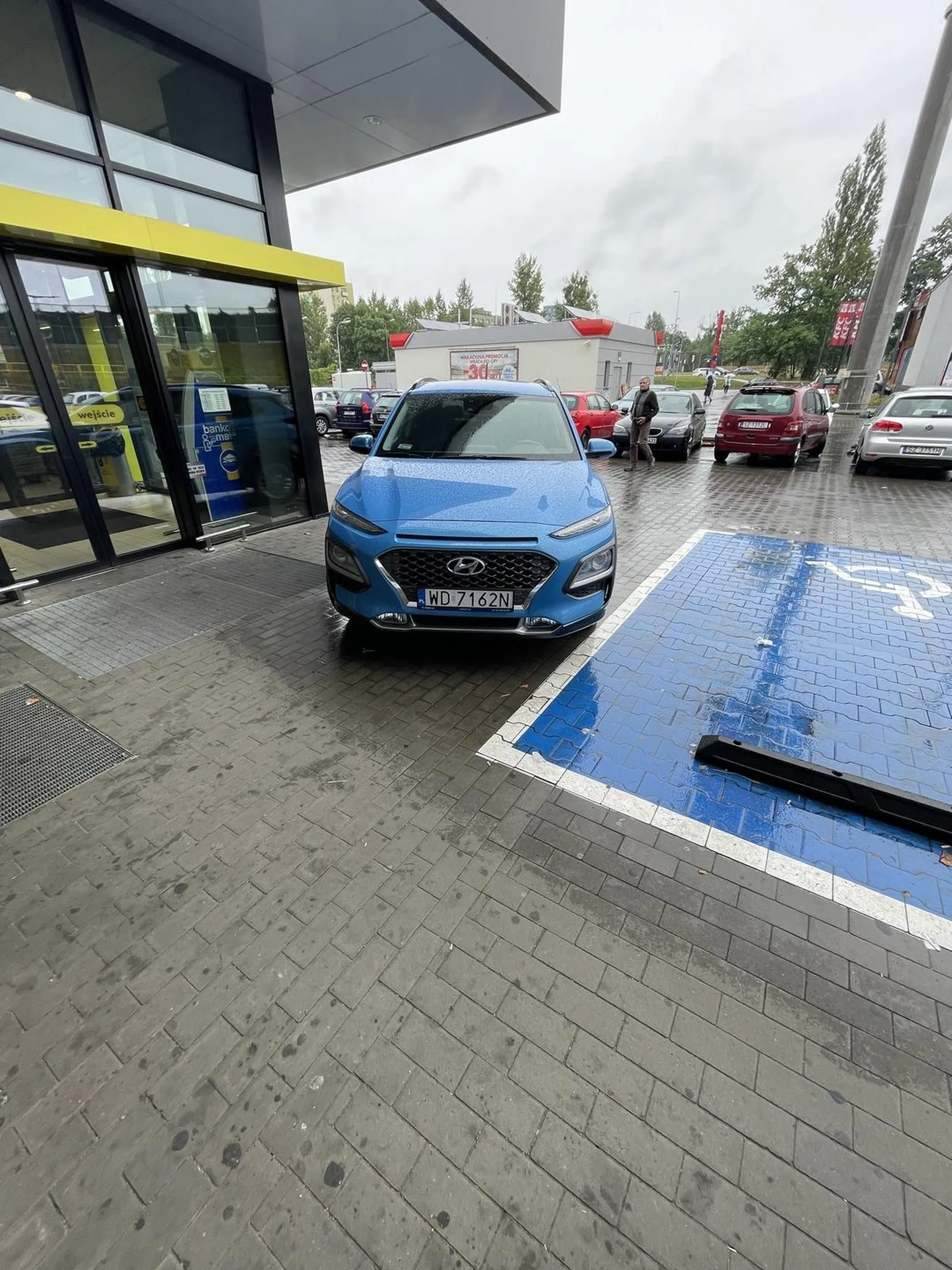 Pozdrawiam blond wiesinaczke co problem z parkowaniem ma i boi się że jej włoski zmokną