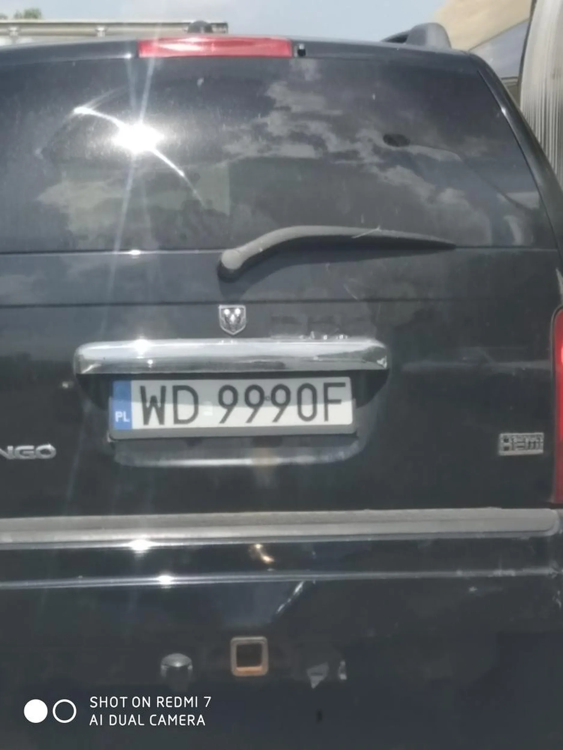 Uszkodził auto podczas zmiany pasa ruchu uciekł z miejsca zdarzenia