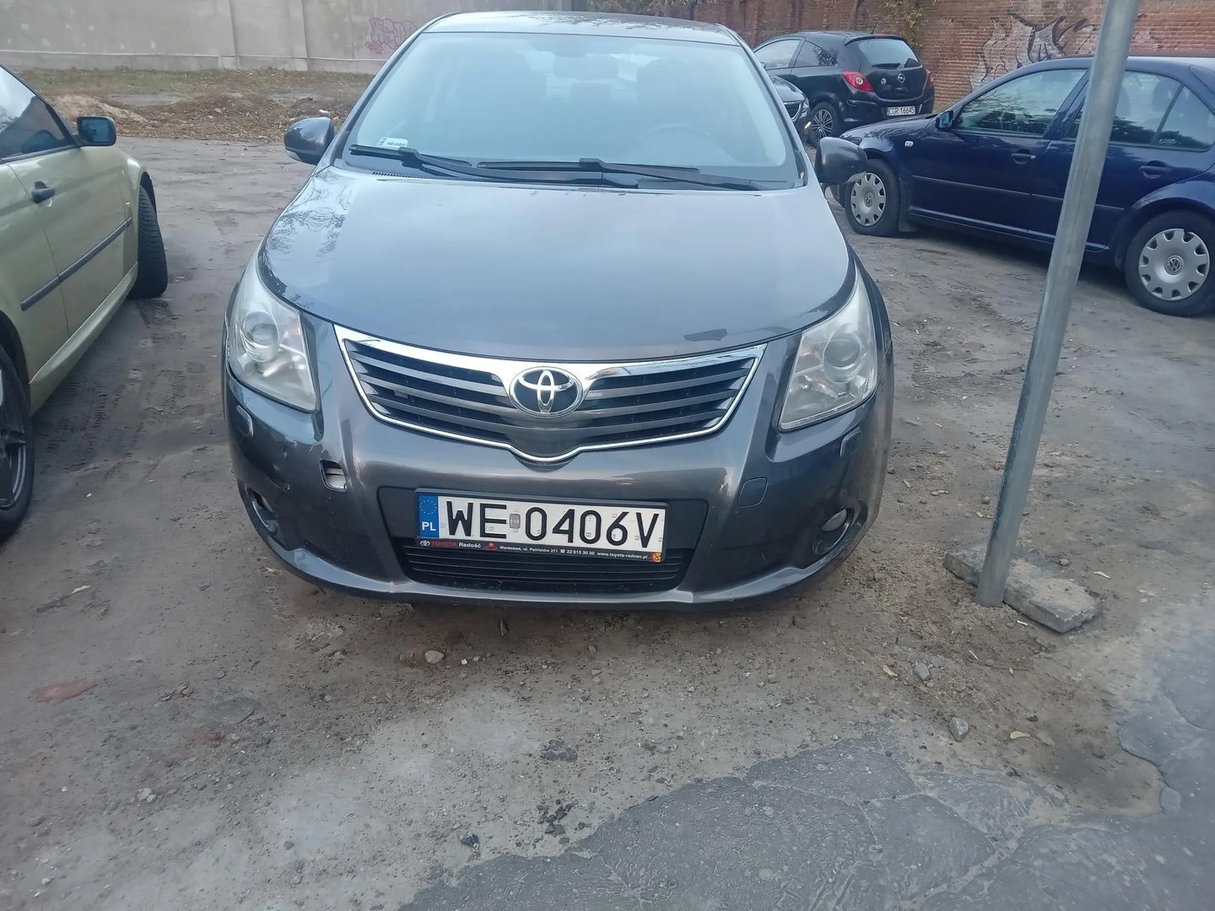 Zaparkował ma 3 tygodnie i zajoł 2 miejsca ato niejedo miejsce