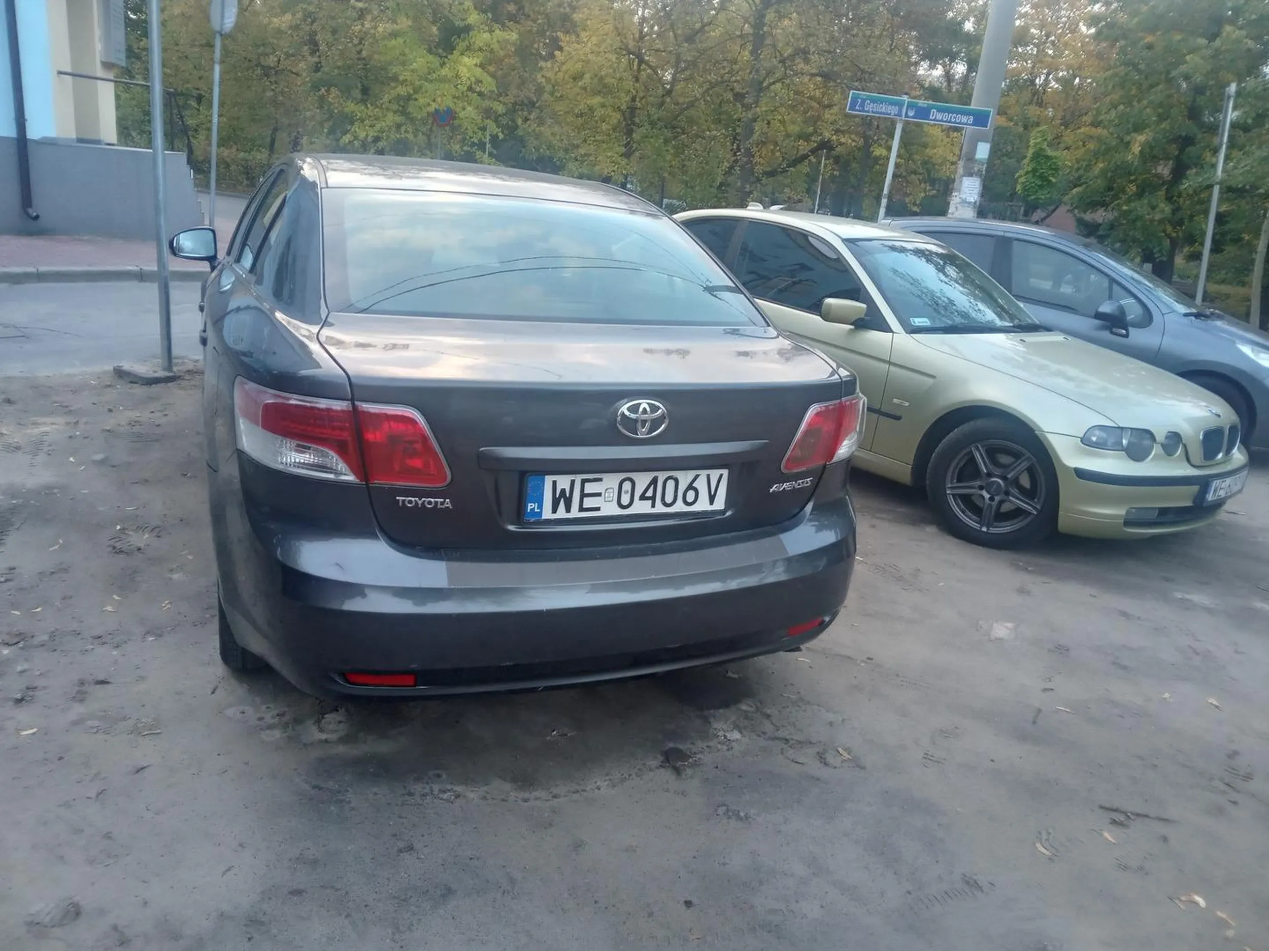 Zaparkował ma 3 tygodnie i zajoł 2 miejsca ato niejedo miejsce