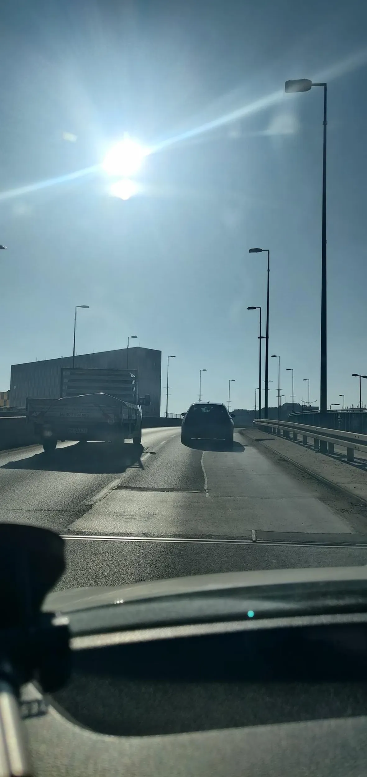 Kierowca jeździ buspasem bezprawnie