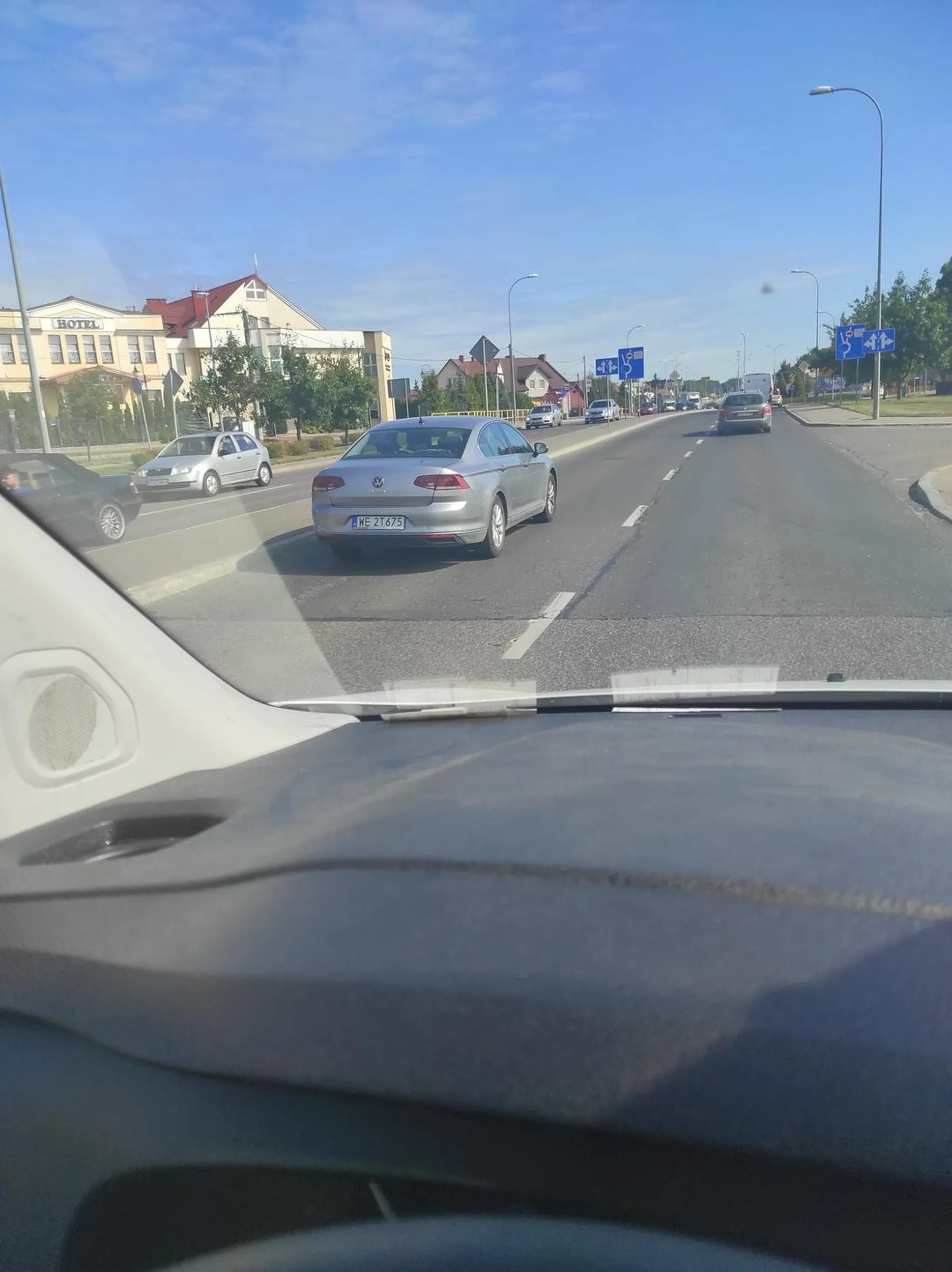 Używaj proszę kierunków na rondzie i przy zmianie pasa