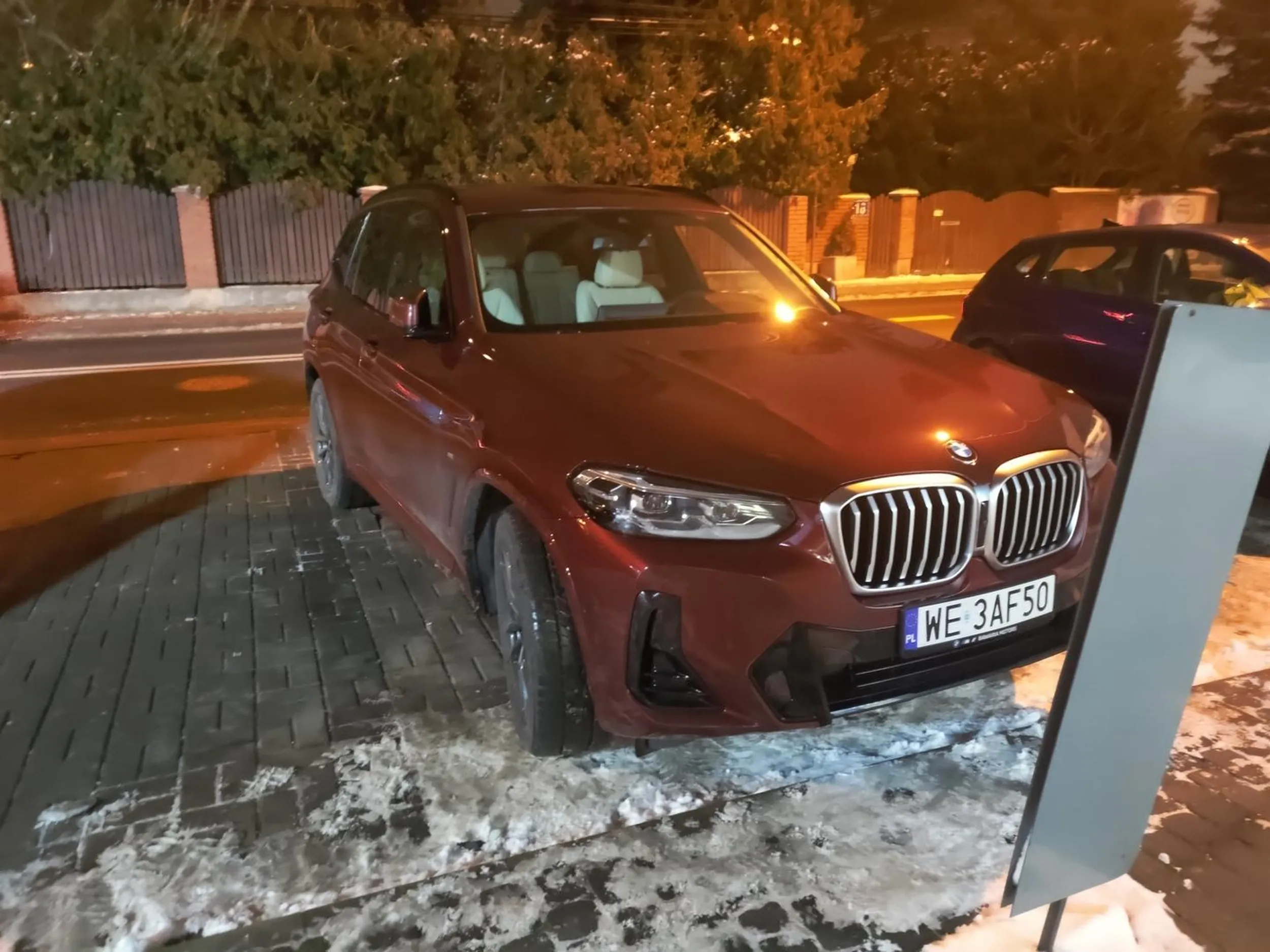 Mistrzyni chamstwa i wymuszania. Prawo jazdy znalazła w chipsach...(??) A o kulturze na drodze może słyszała w tv...