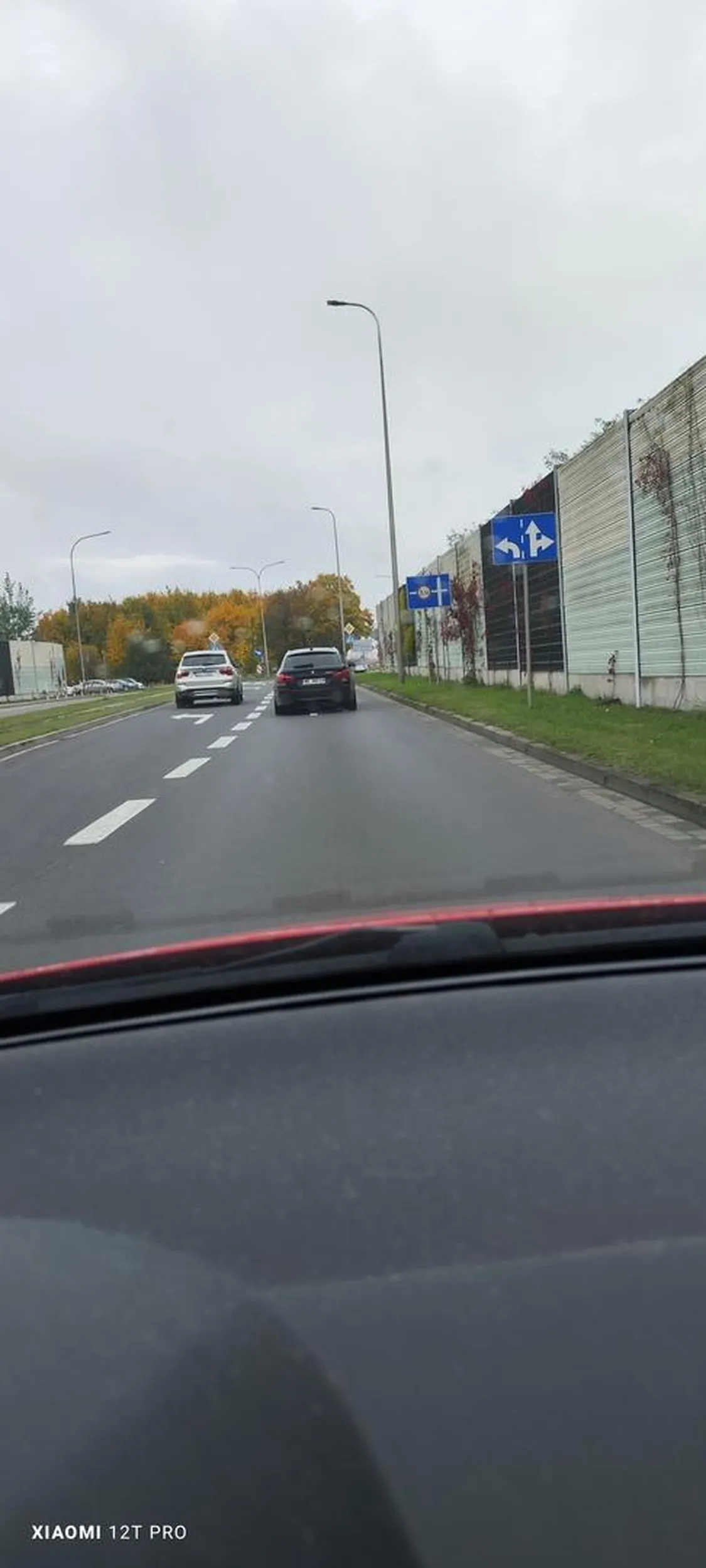 Człowieku miasto to nie tor wyścigowy , wyprzedzanie pasach gdzie idą ludzie i zajeżdżanie drogi nie jest mądre ani normalnie.. polecam leczenie psychiatryczne