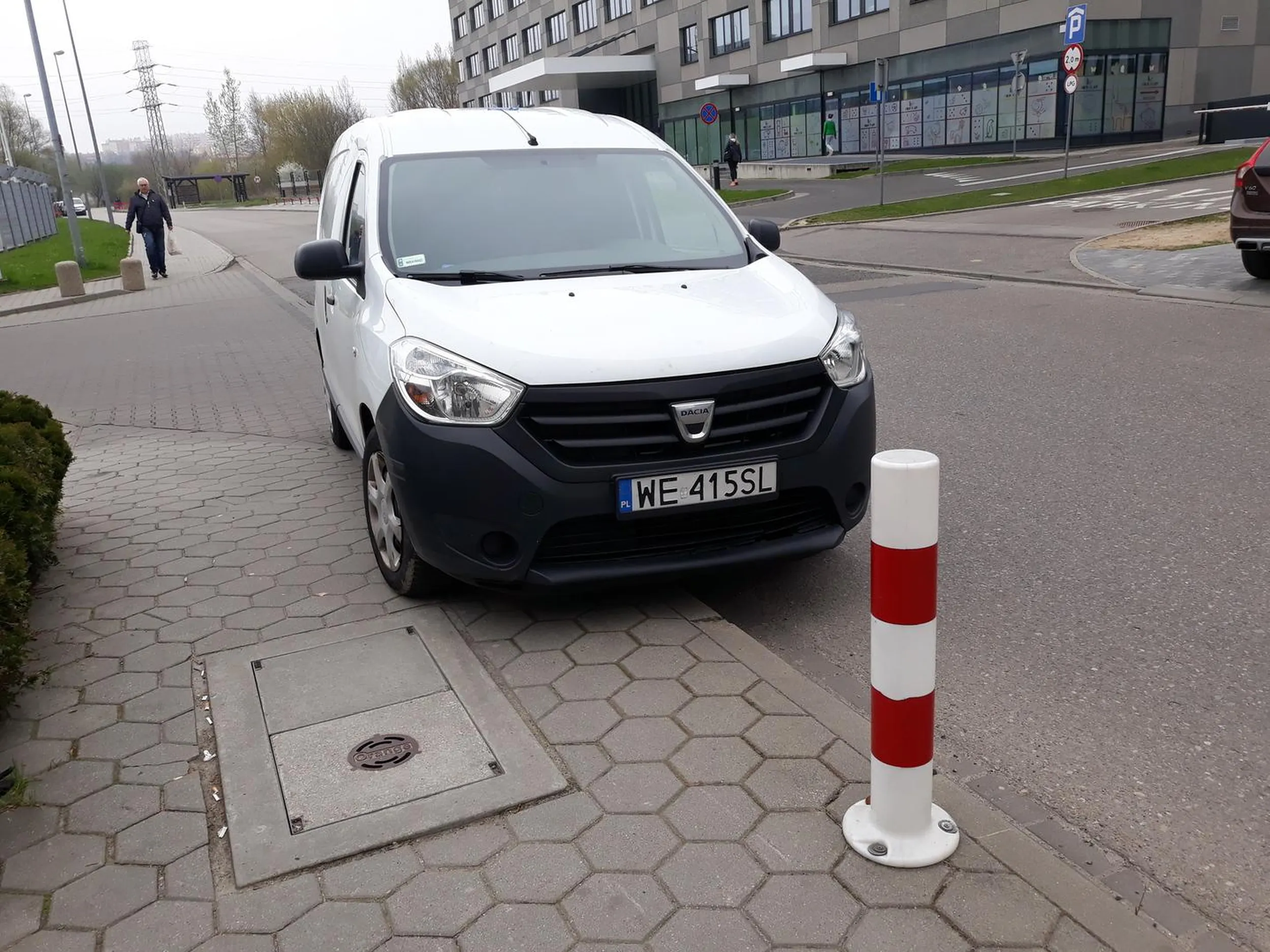 "Geniusz" z PJ z czipsów. Szkoda, że nie na środku drogi...