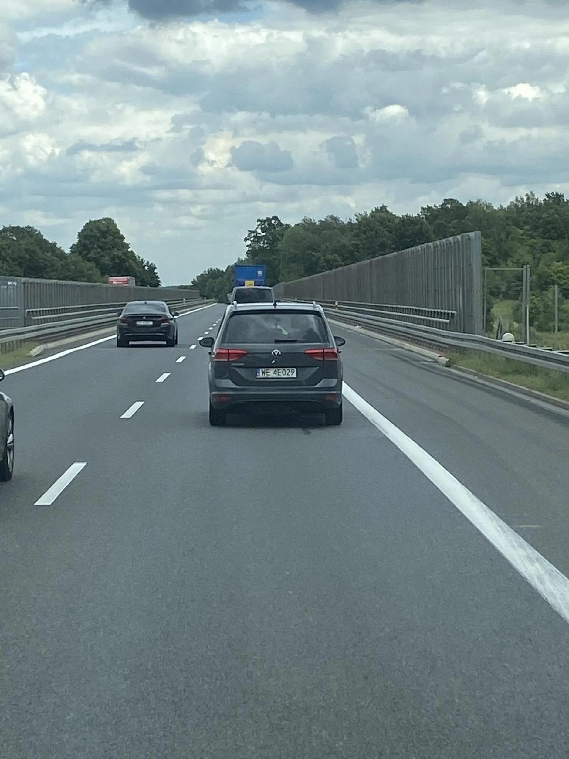 Uwaga zajeżdża drogę hamuje przed maska nagranie trafia na policję pozdro