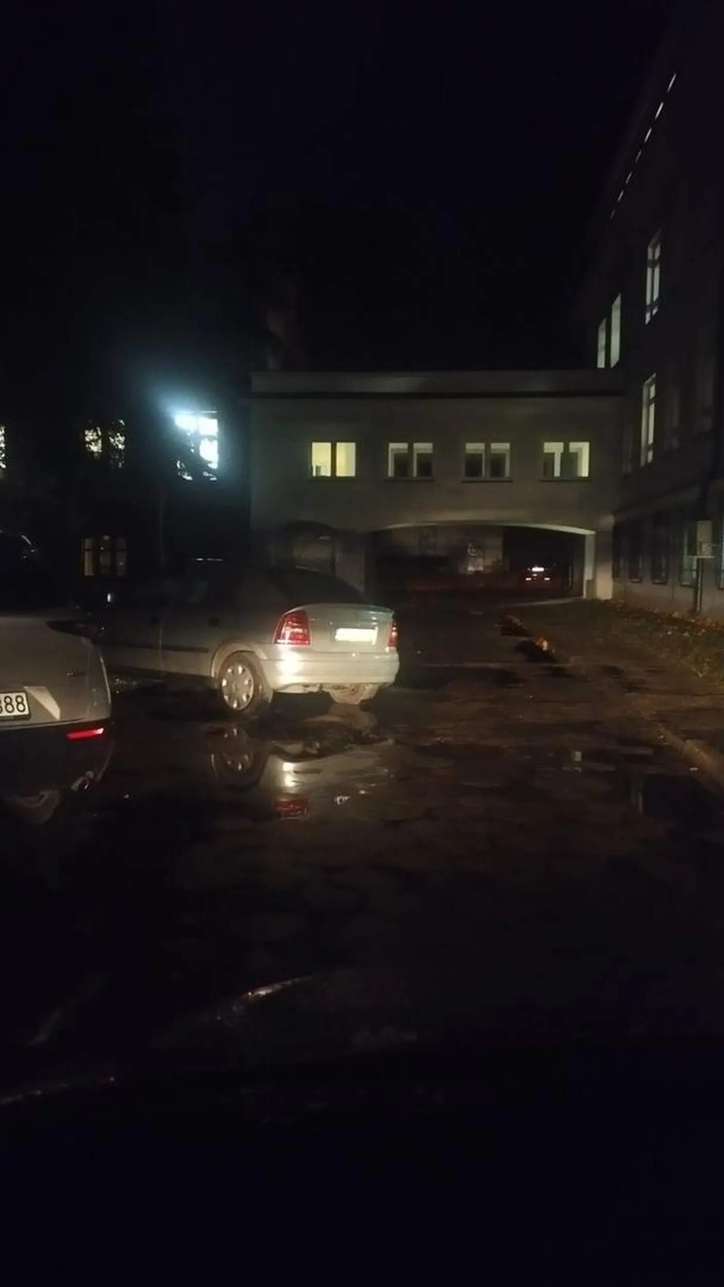 Naucz się parkować pod szpitalem w Żyrardowie, bo się nie da przejechać normalnie. Nie pozdrawiam