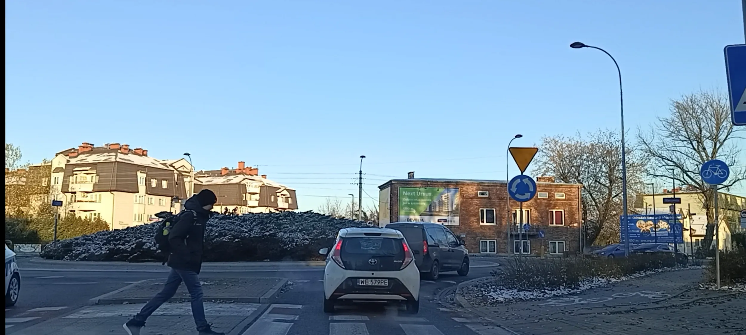 Nie ładnie przejeżdżać przez pasy przejścia dla pieszych i nie ustępować im pierwszeństwa.