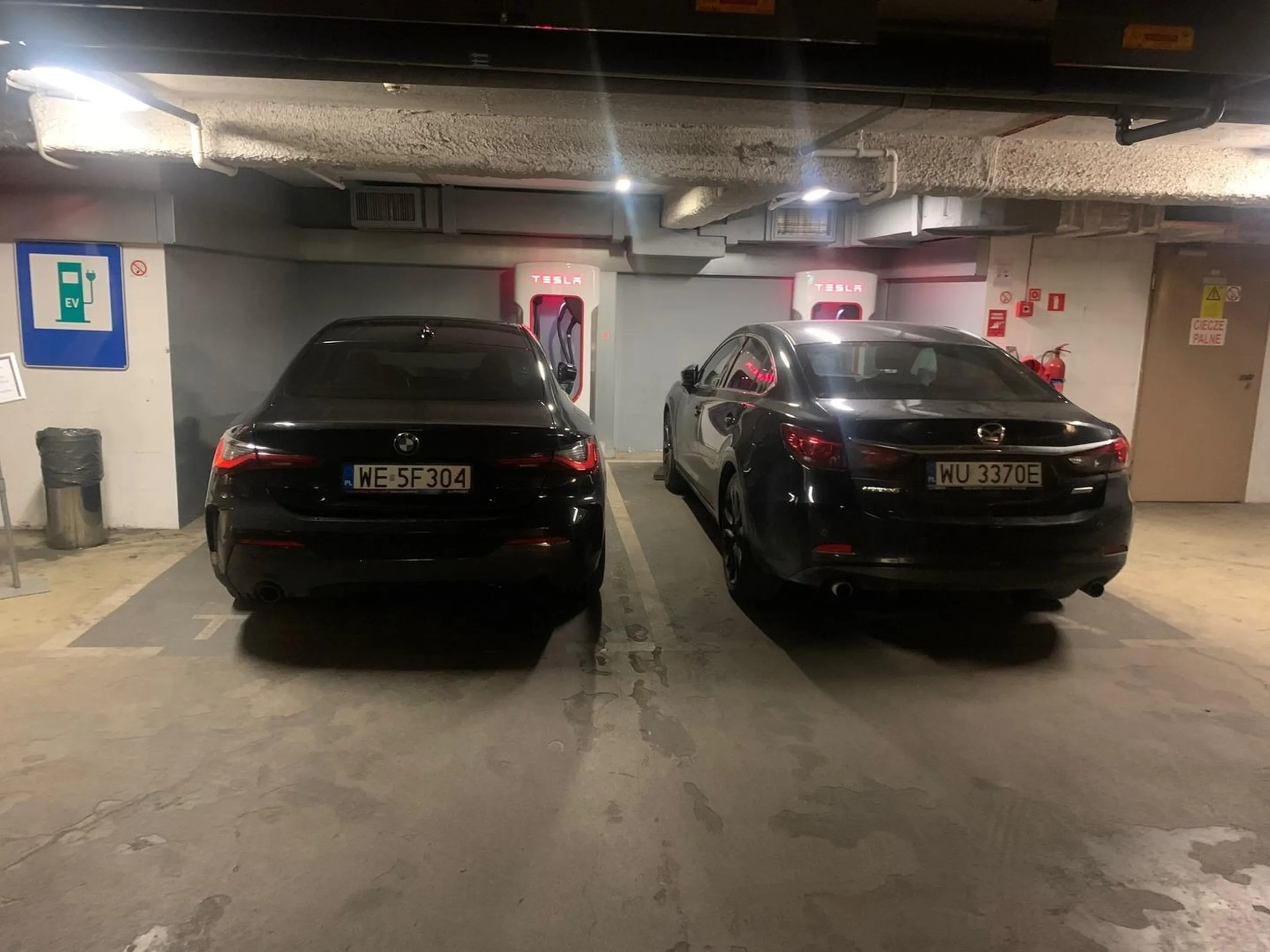 Parkuje na miejscu dla EV- to tak jakby zostawić auto przy dystrybutorze...