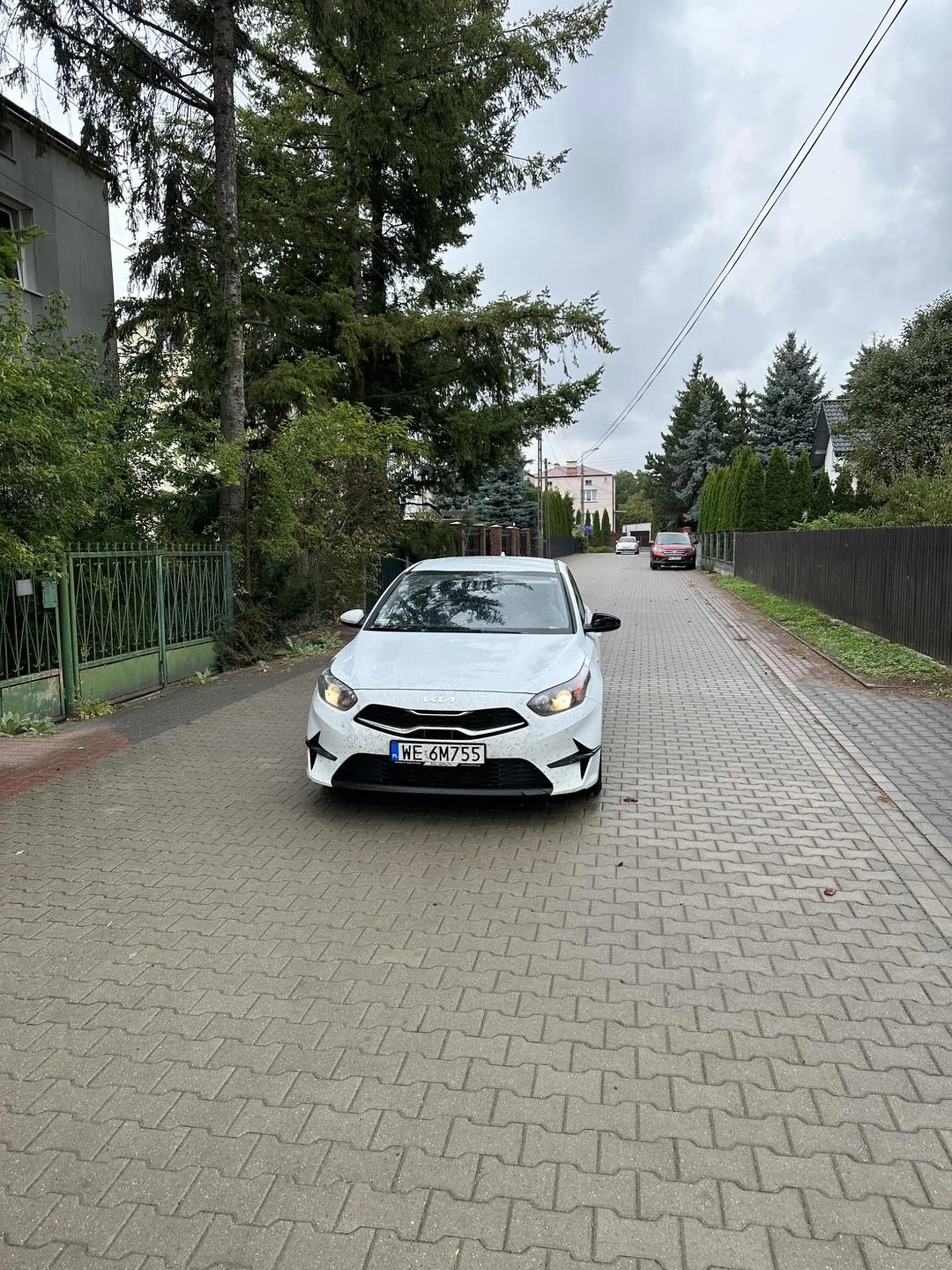 Zawrócił na zakazie zawracania o mało nie doprowadzając do kolizji. Po strąbieniu go śledził mnie po mieście.