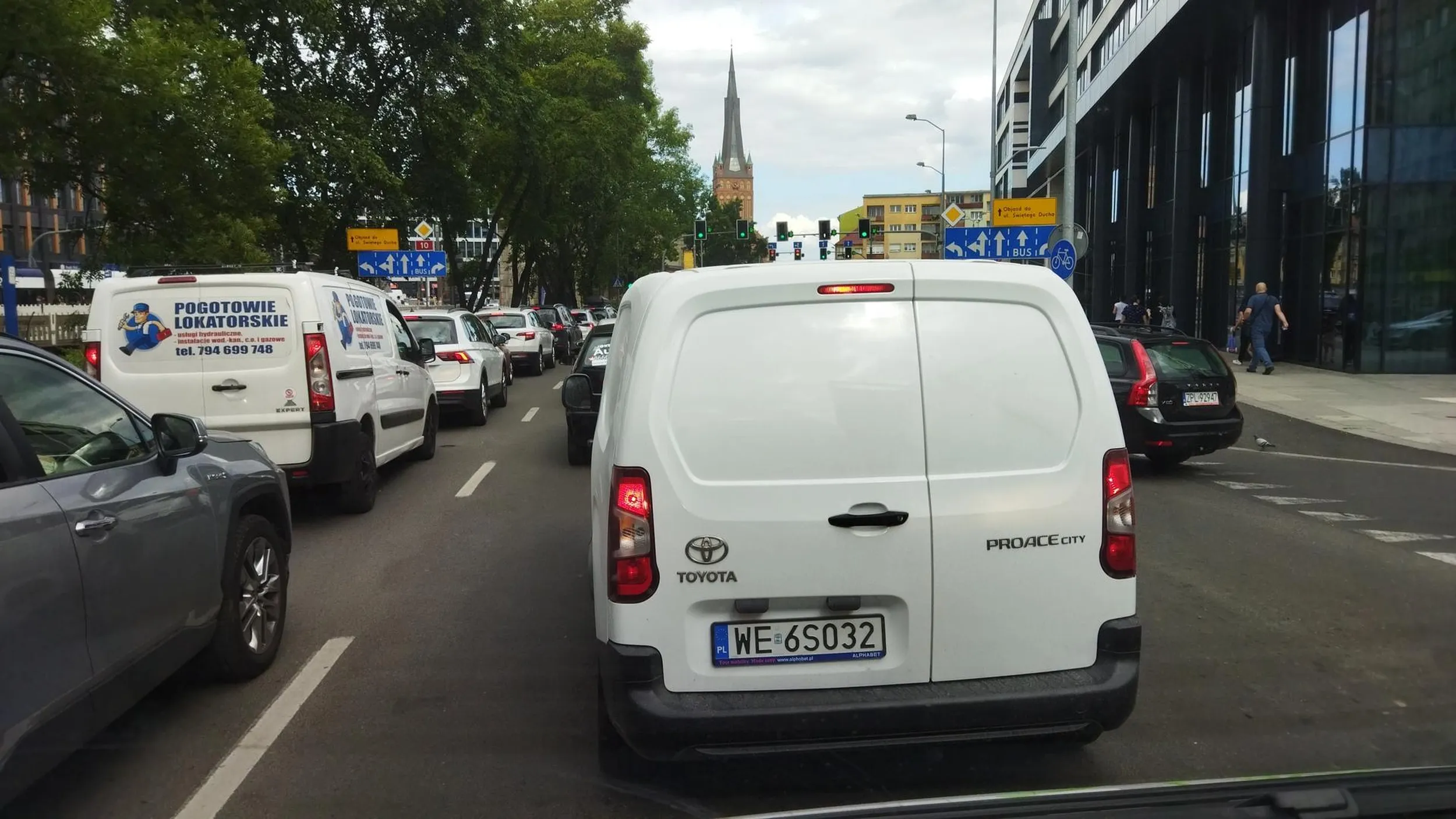 Pan pomylił (?) znak D-1 z A-7. Uwaga, kwestia czasu tragedia.